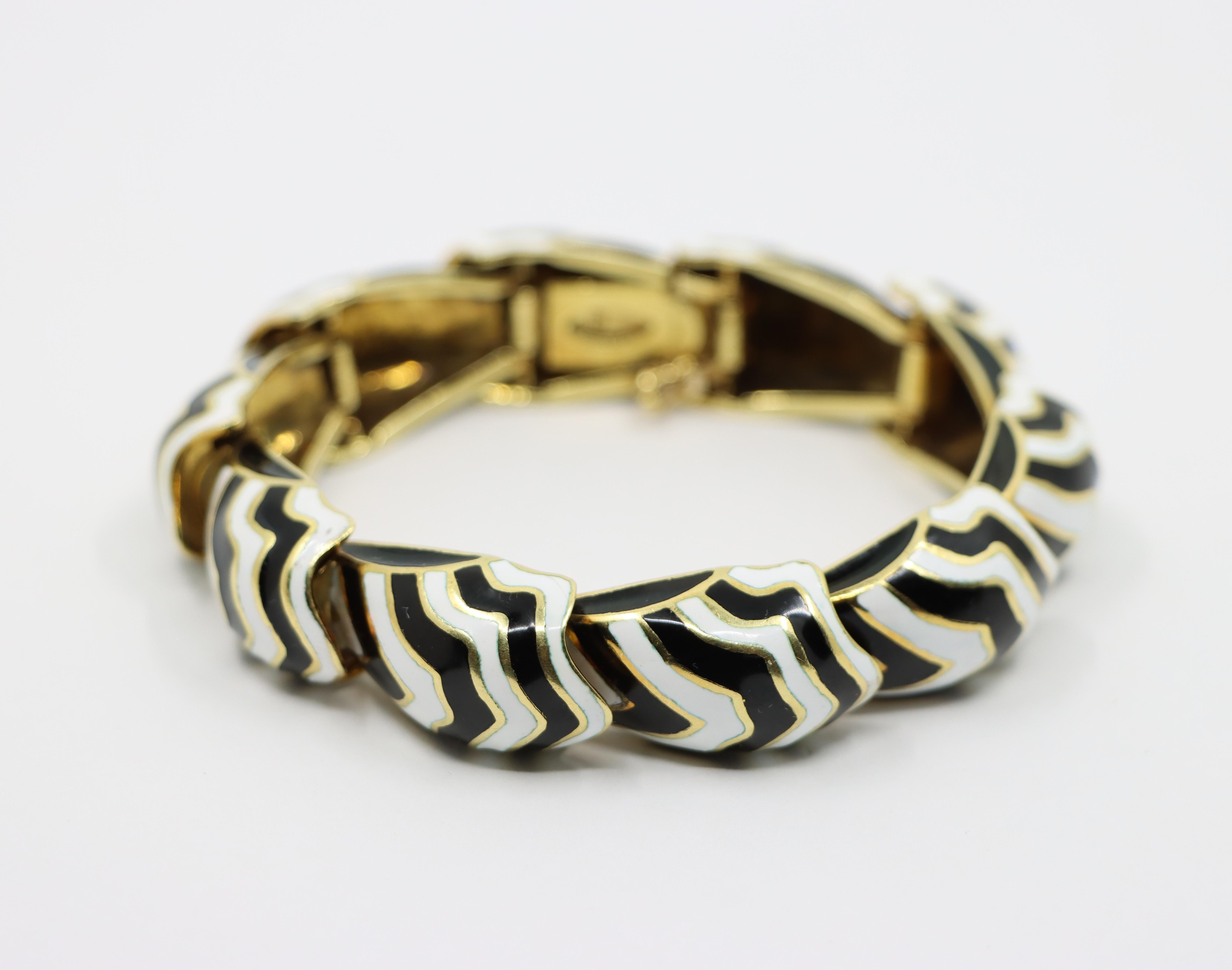 D.Webb 18K Gold Zebra Enamel Bracelet In Good Condition In Flushing, NY