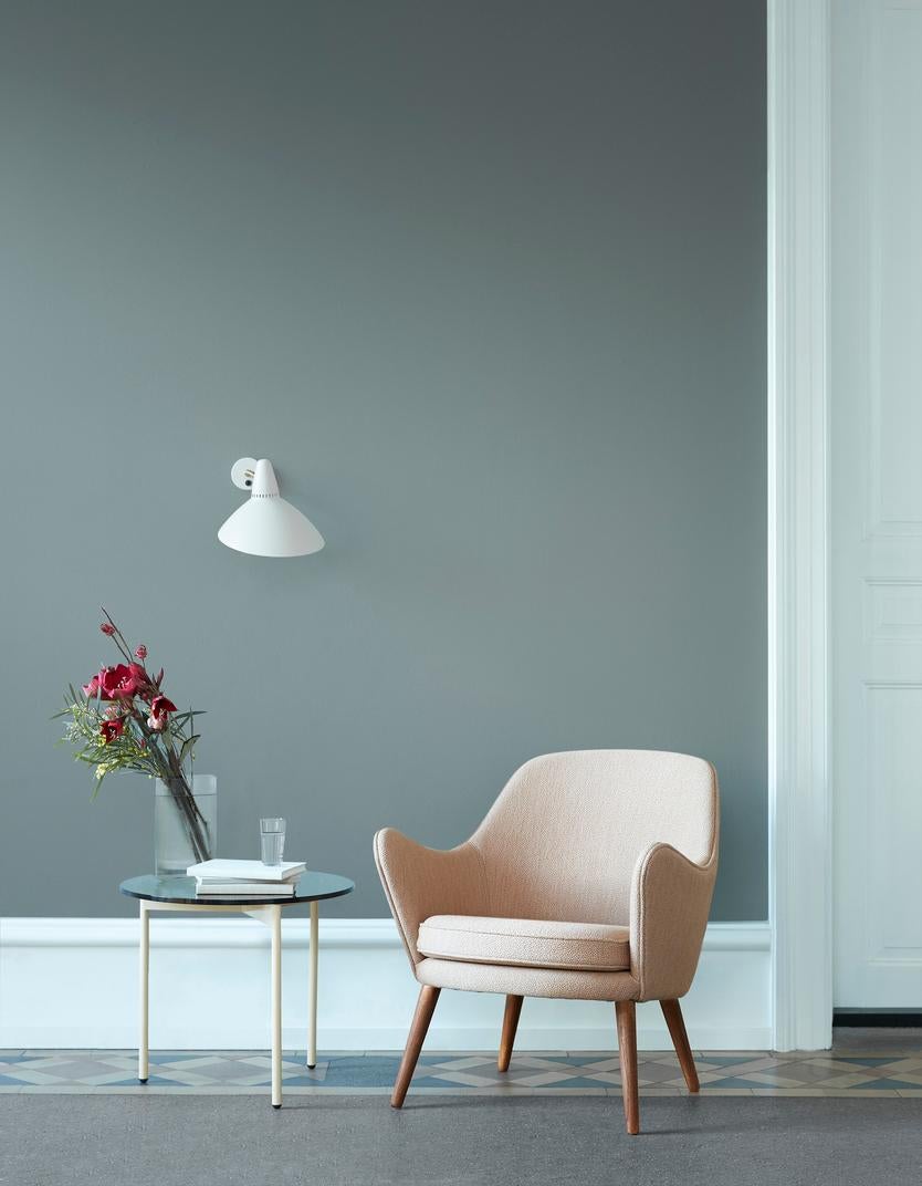 Cuir Fauteuil de salon Dwell en soie Camel Latte de Warm Nordic en vente