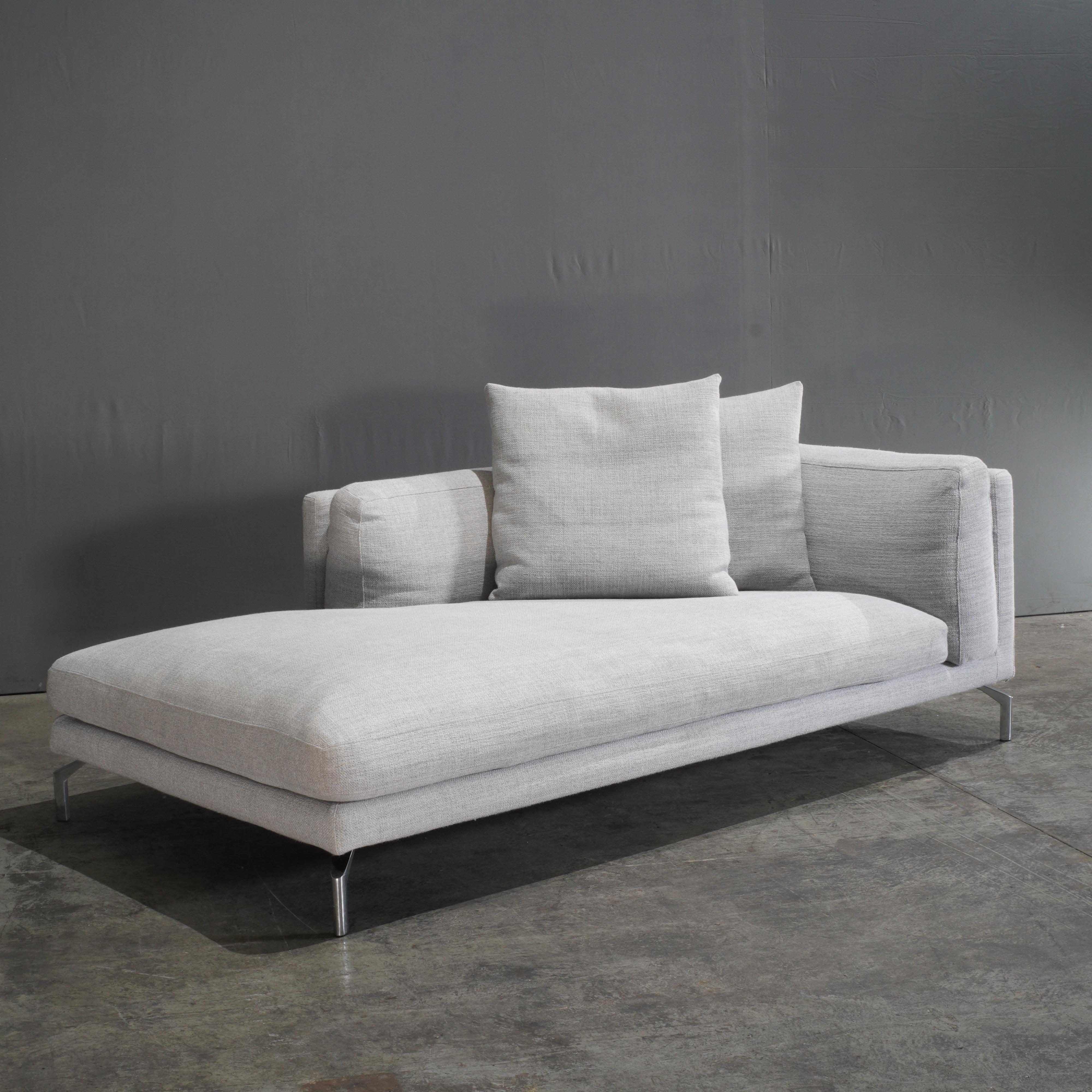 XXIe siècle et contemporain DWR Grey Como Sofa and Chaise by Giorgio Soressi en vente