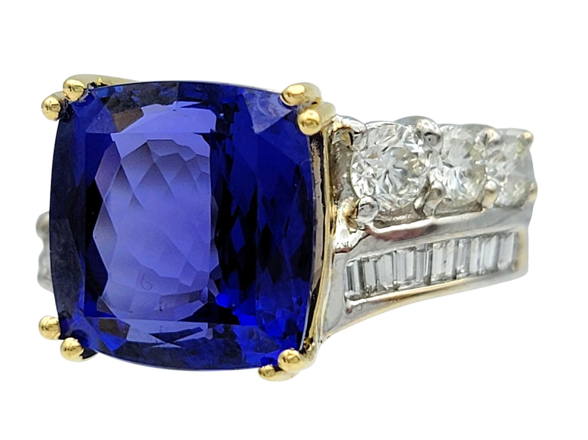 D'Yach Tansanit im Kissenschliff und Multi-Diamantring aus zweifarbigem 18 Karat Gold Damen im Angebot
