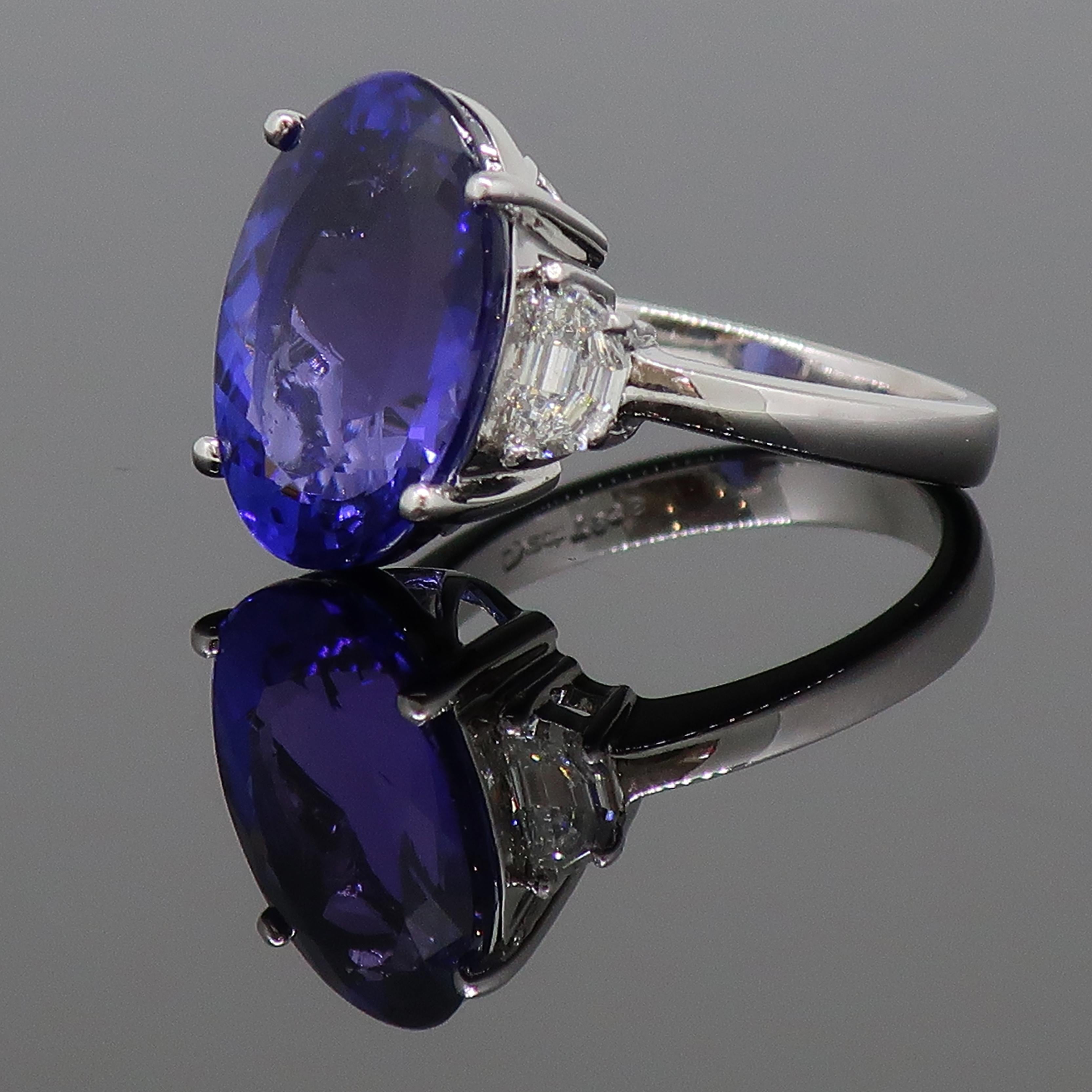 Dyach Oval Tansanit und Diamant Drei-Stein-Ring 18 Karat Weißgold (Zeitgenössisch)