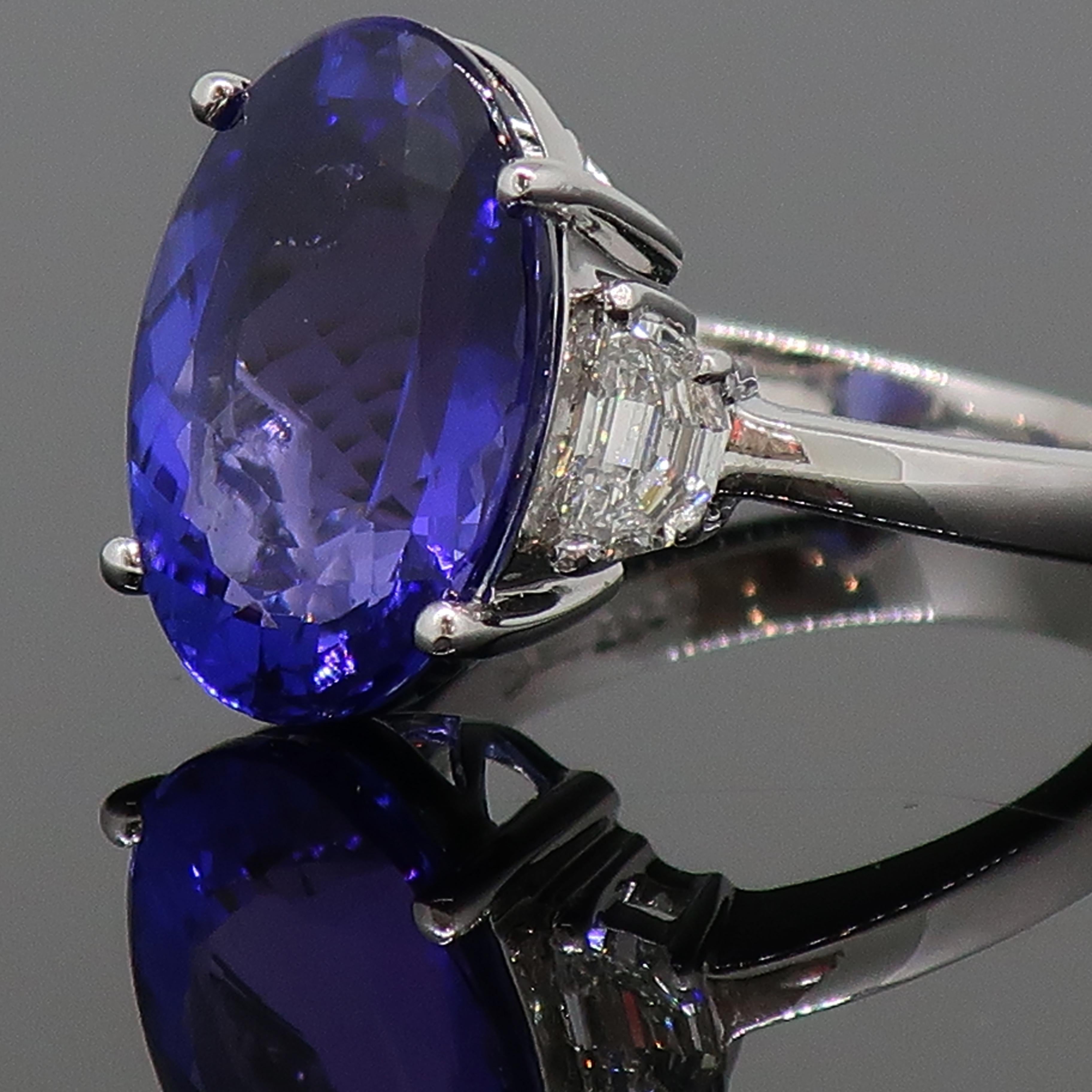 Dyach Oval Tansanit und Diamant Drei-Stein-Ring 18 Karat Weißgold (Ovalschliff)