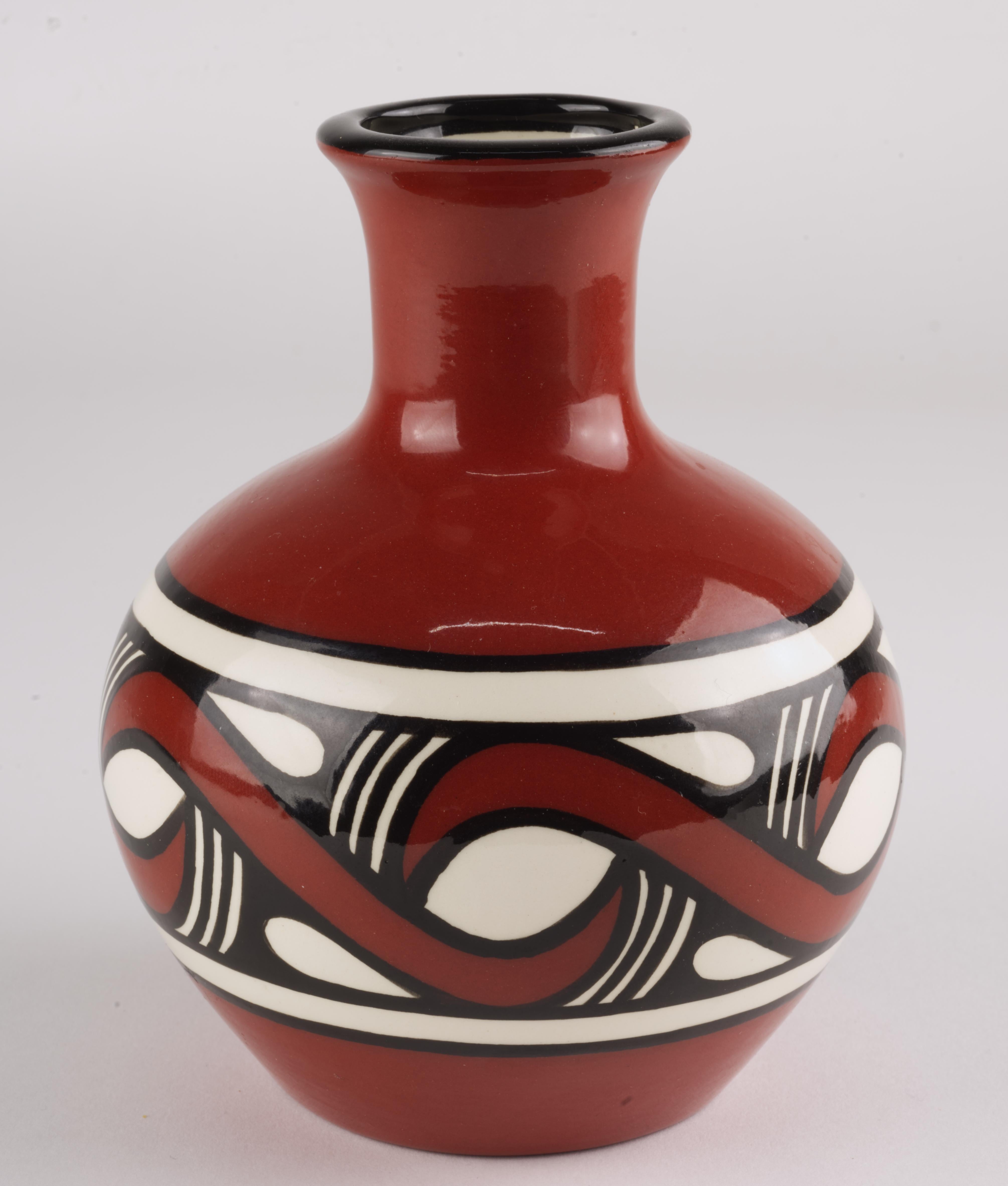 Vernissé Vase Trypillian Bud en céramique ukrainienne signé Art Pottery en vente