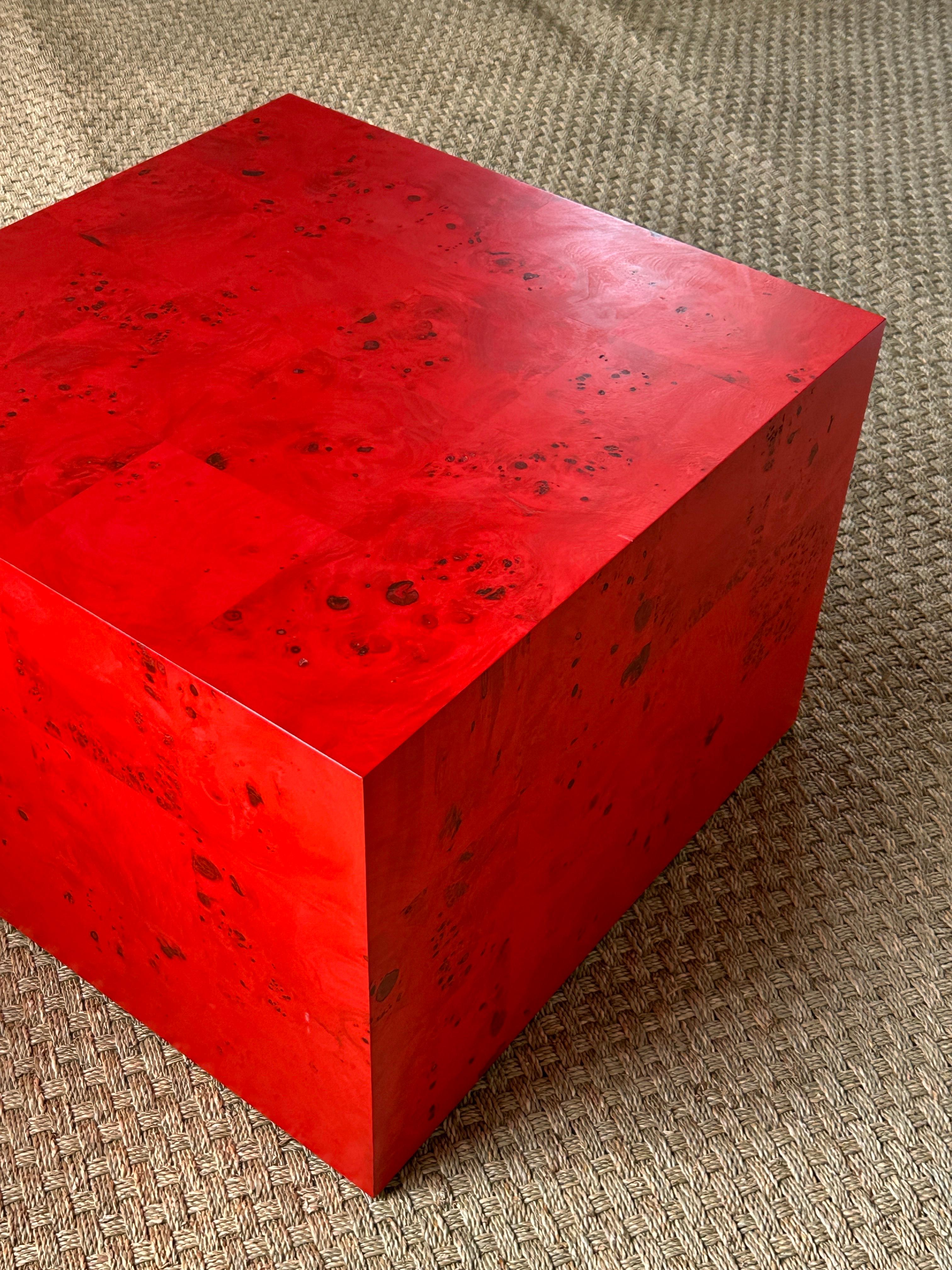 Mesa de centro o auxiliar de patchwork de chapa de arce teñida, color rojo anaranjado. Moderno de mediados de siglo en venta