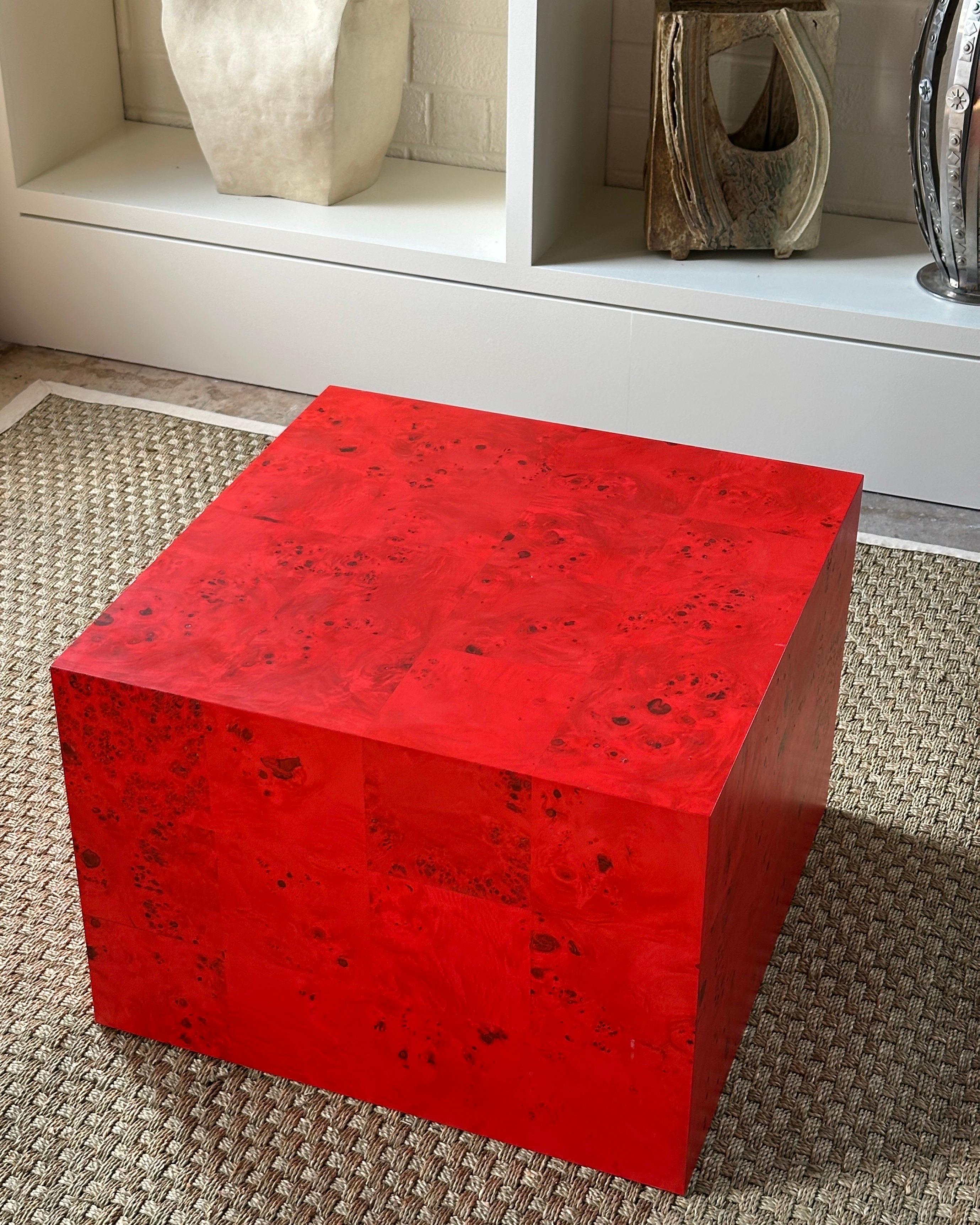 Mesa de centro o auxiliar de patchwork de chapa de arce teñida, color rojo anaranjado. Teñido en venta