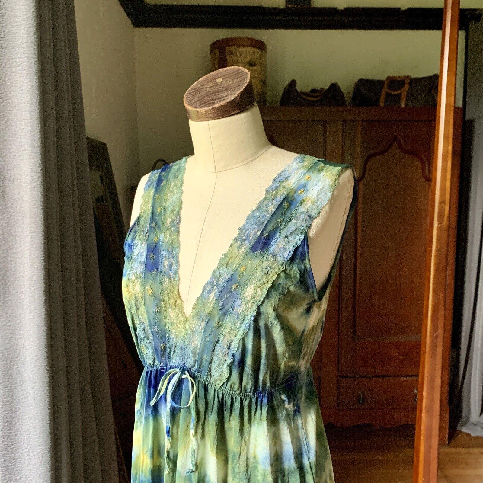 DYED PETALS Vintage Hand Botanically Dyed Tie-Dyed Slip Dress S/M 36 In Good Condition For Sale In Asheville, NC