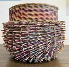 Panier en rotin teint, tissé à la main par la maître-artisane Kari Lonning