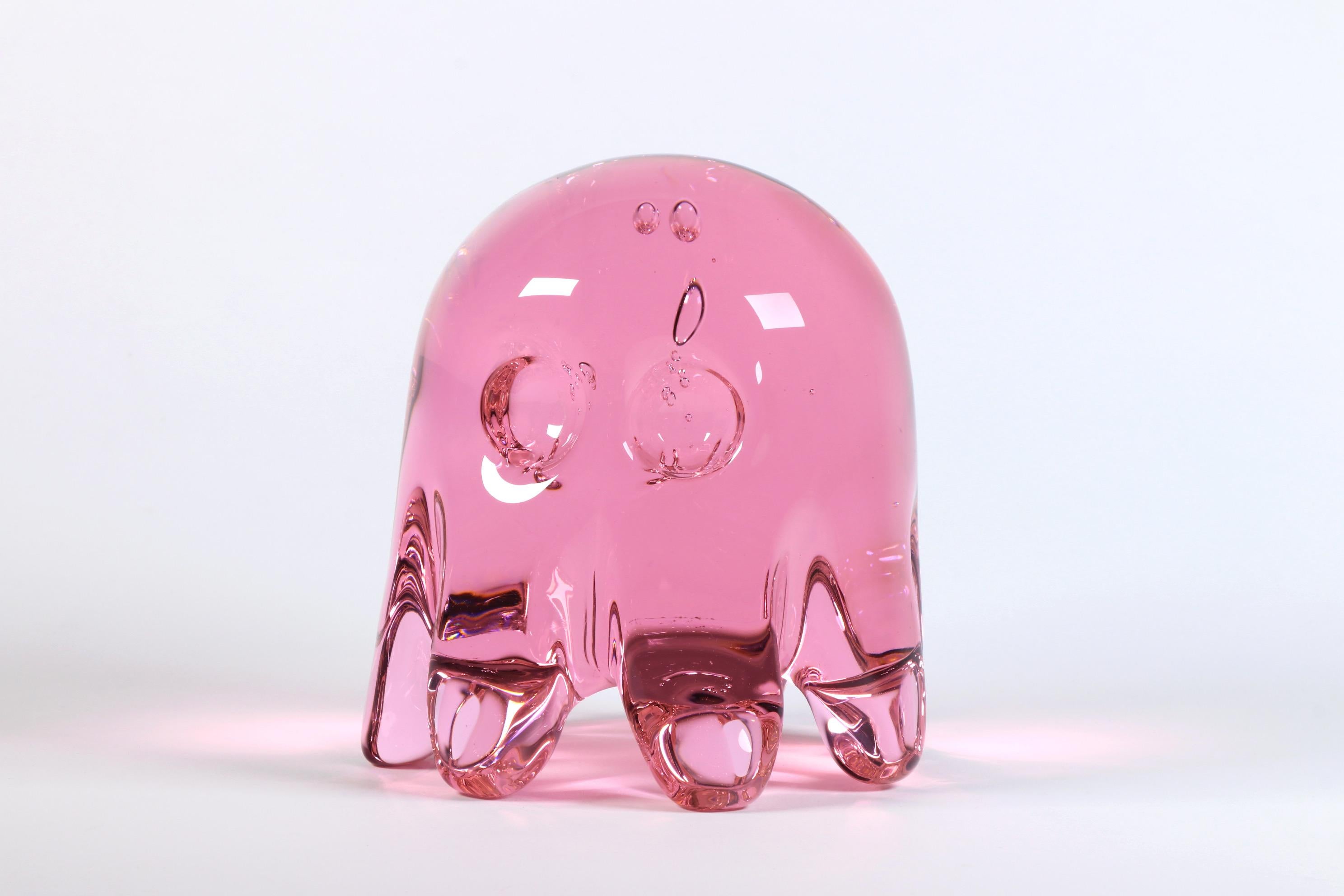 Dylan Martinez – Großer rosafarbener Ghost, Skulptur 2024