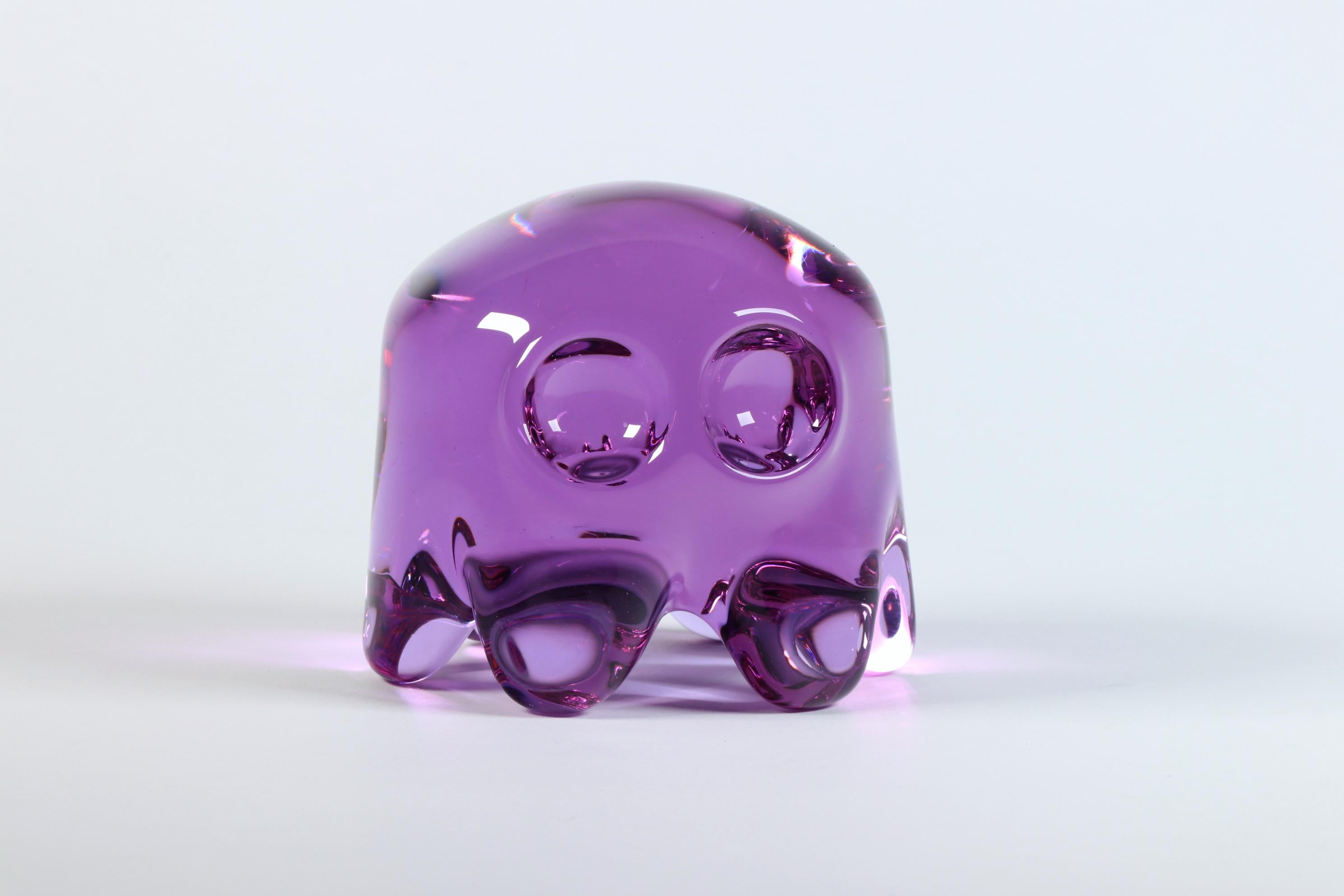 Dylan Martinez - Kleiner lila Ghost, Skulptur 2024