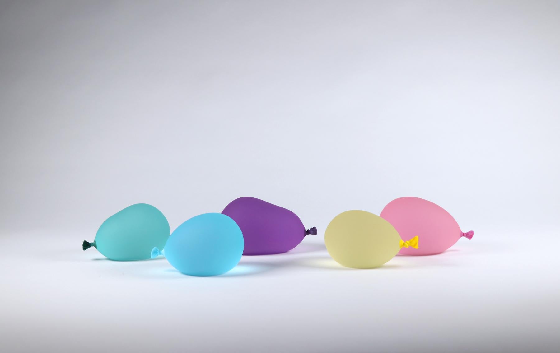Dylan Martinez - Set di palloncini d'acqua 5A, scultura 2025 in vendita 1