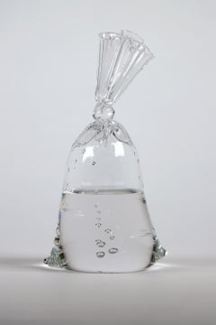 Mini-Wassertasche aus Glas – Hyperreale Glasskulptur