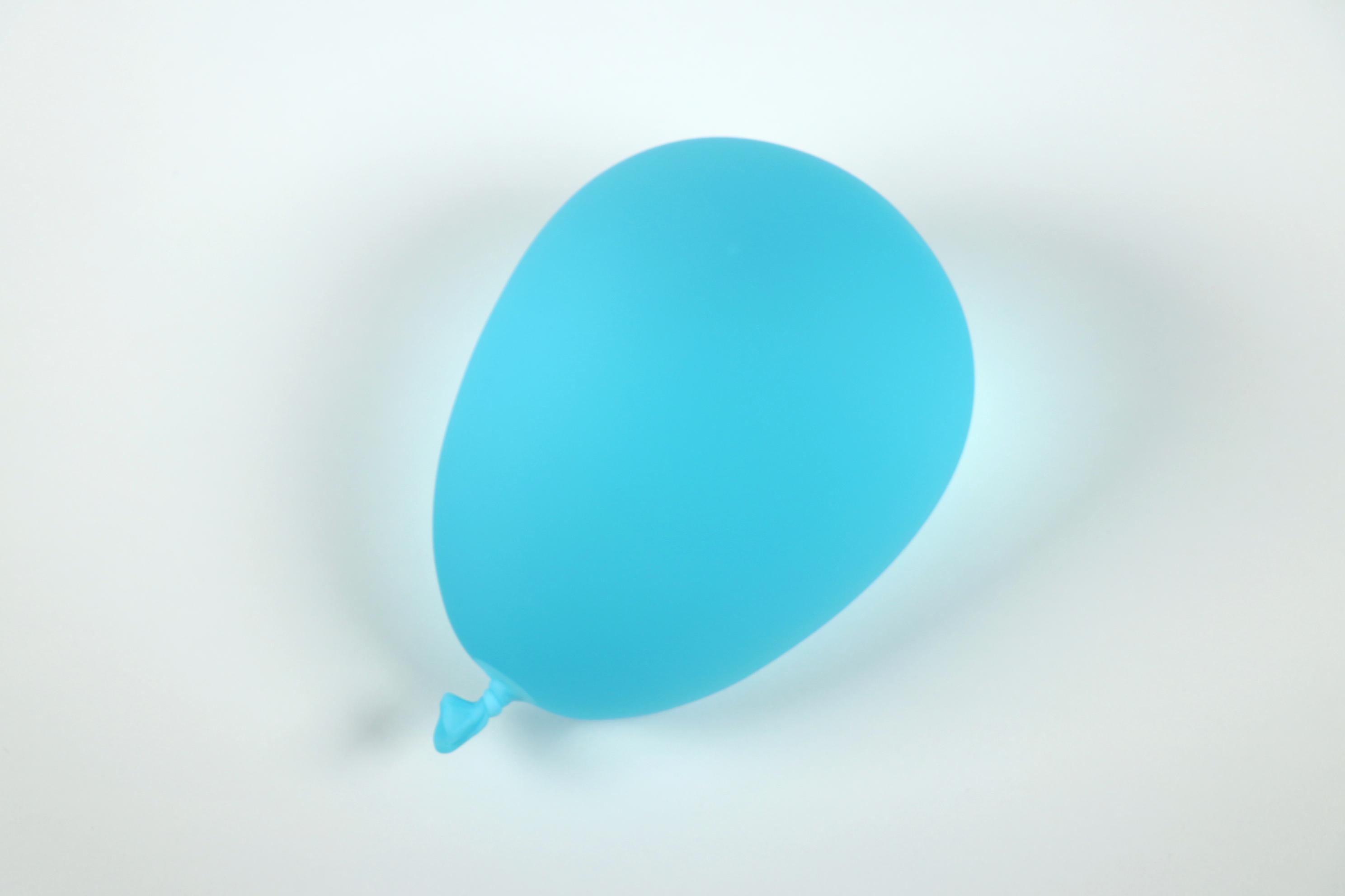 Pair of Large & Small Hyperreal Blue Glass Balloon Sculptures For Sale 1