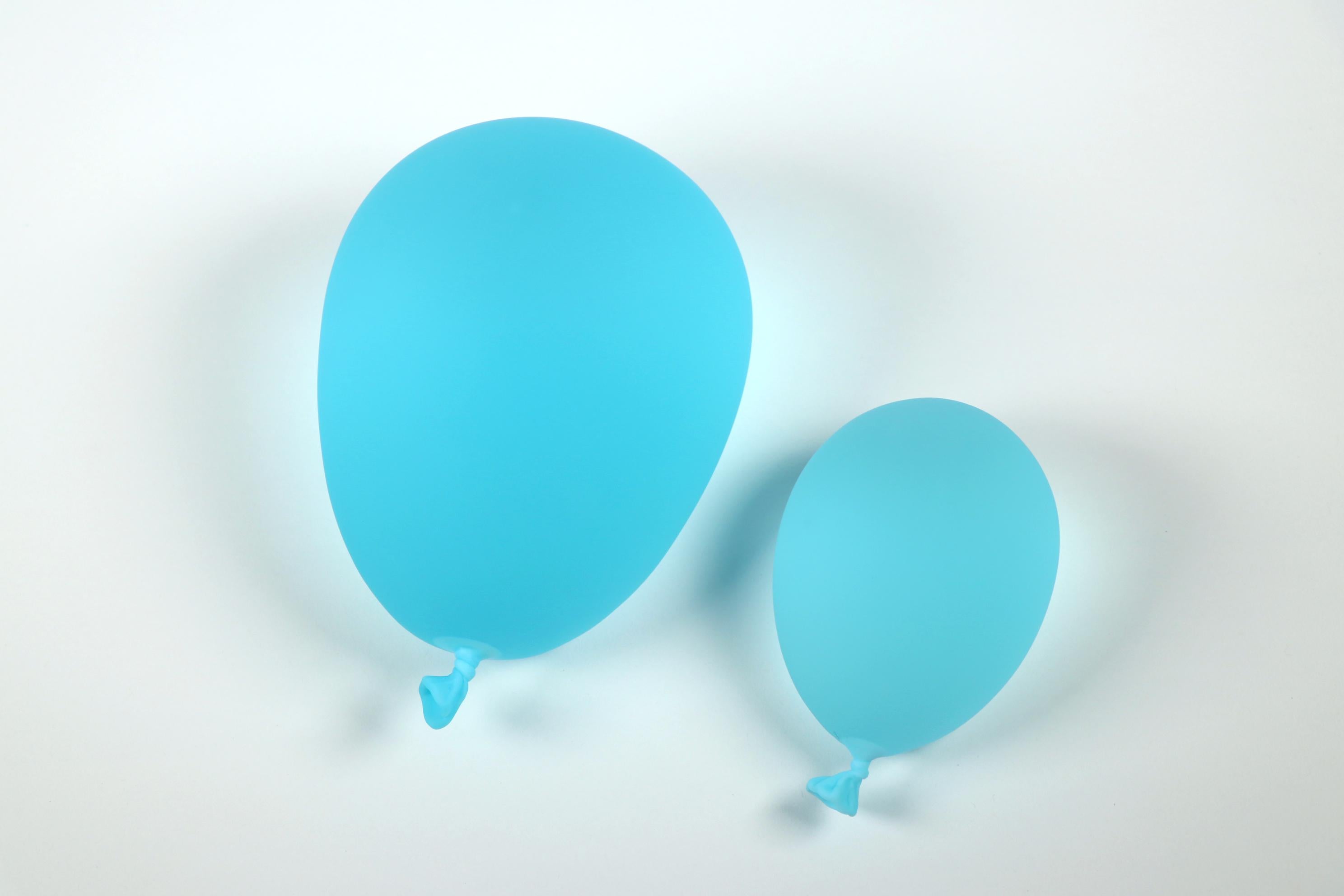 Pair of Large & Small Hyperreal Blue Glass Balloon Sculptures For Sale 2