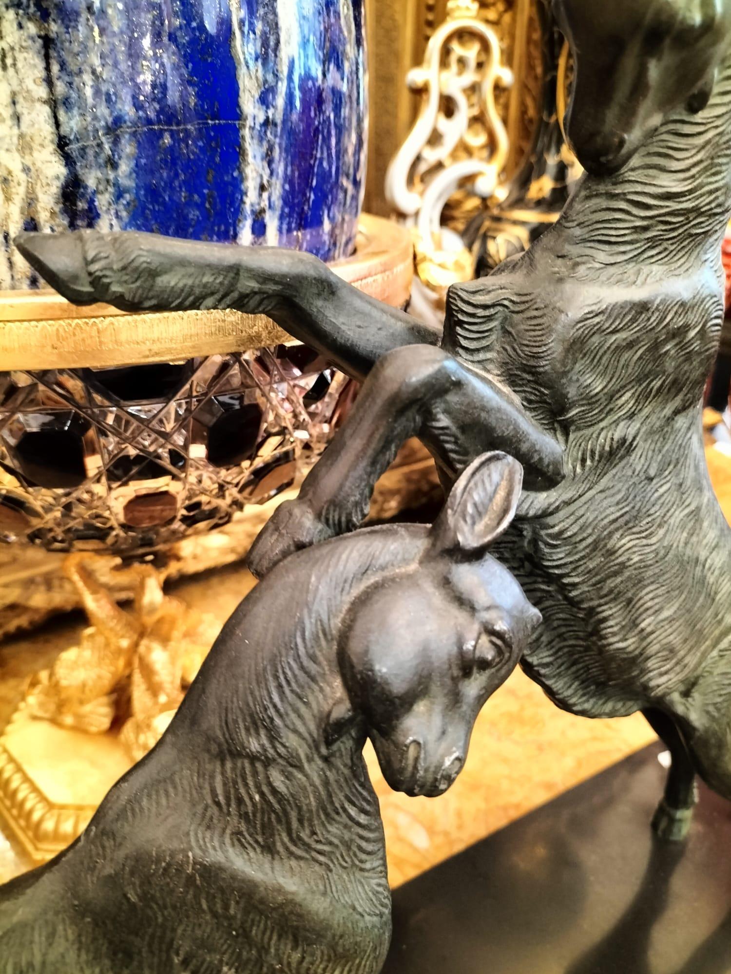 Escultura animal dinámica de cabras en bronce, siglo XX en venta 5