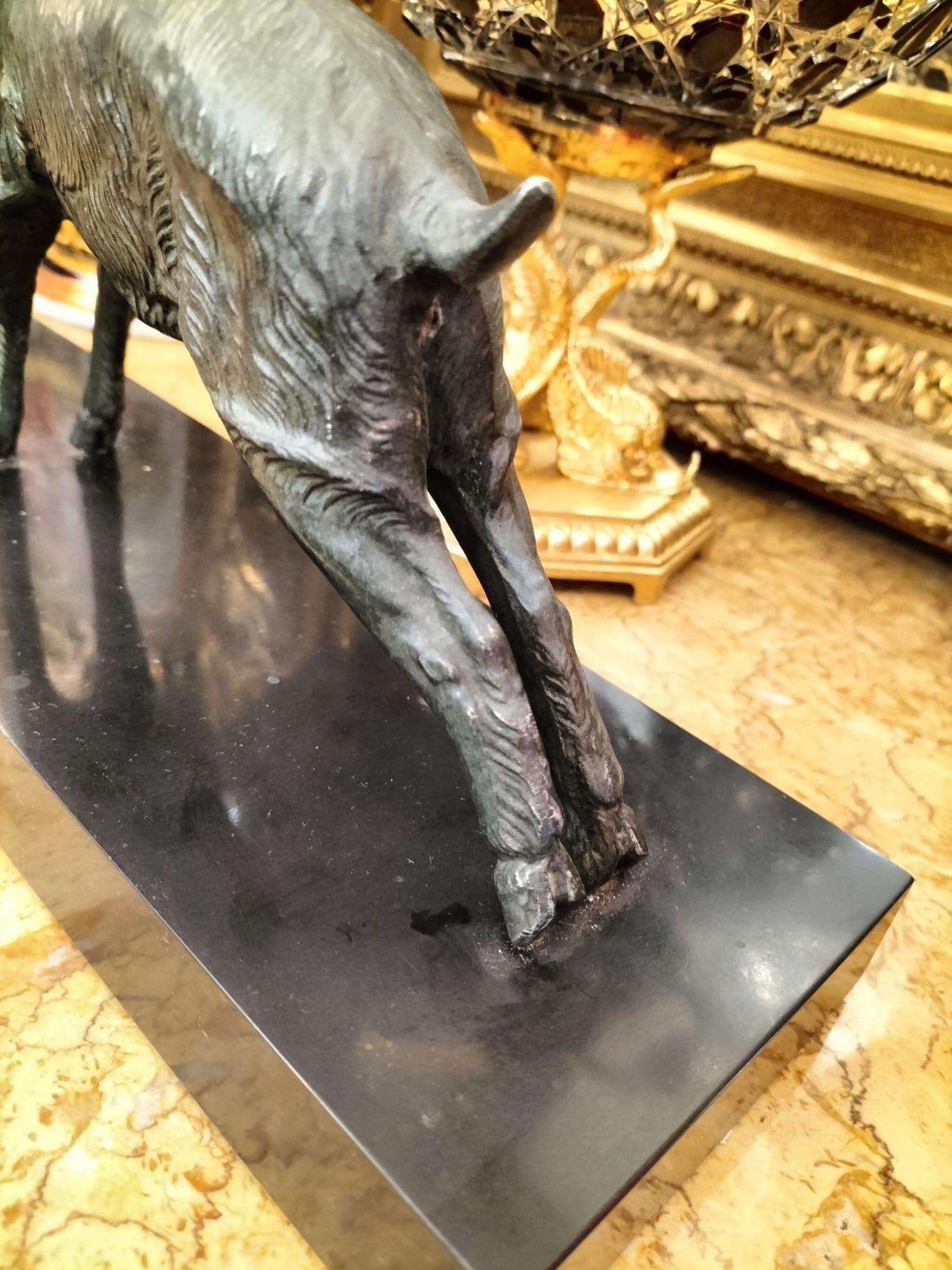 Escultura animal dinámica de cabras en bronce, siglo XX en venta 7
