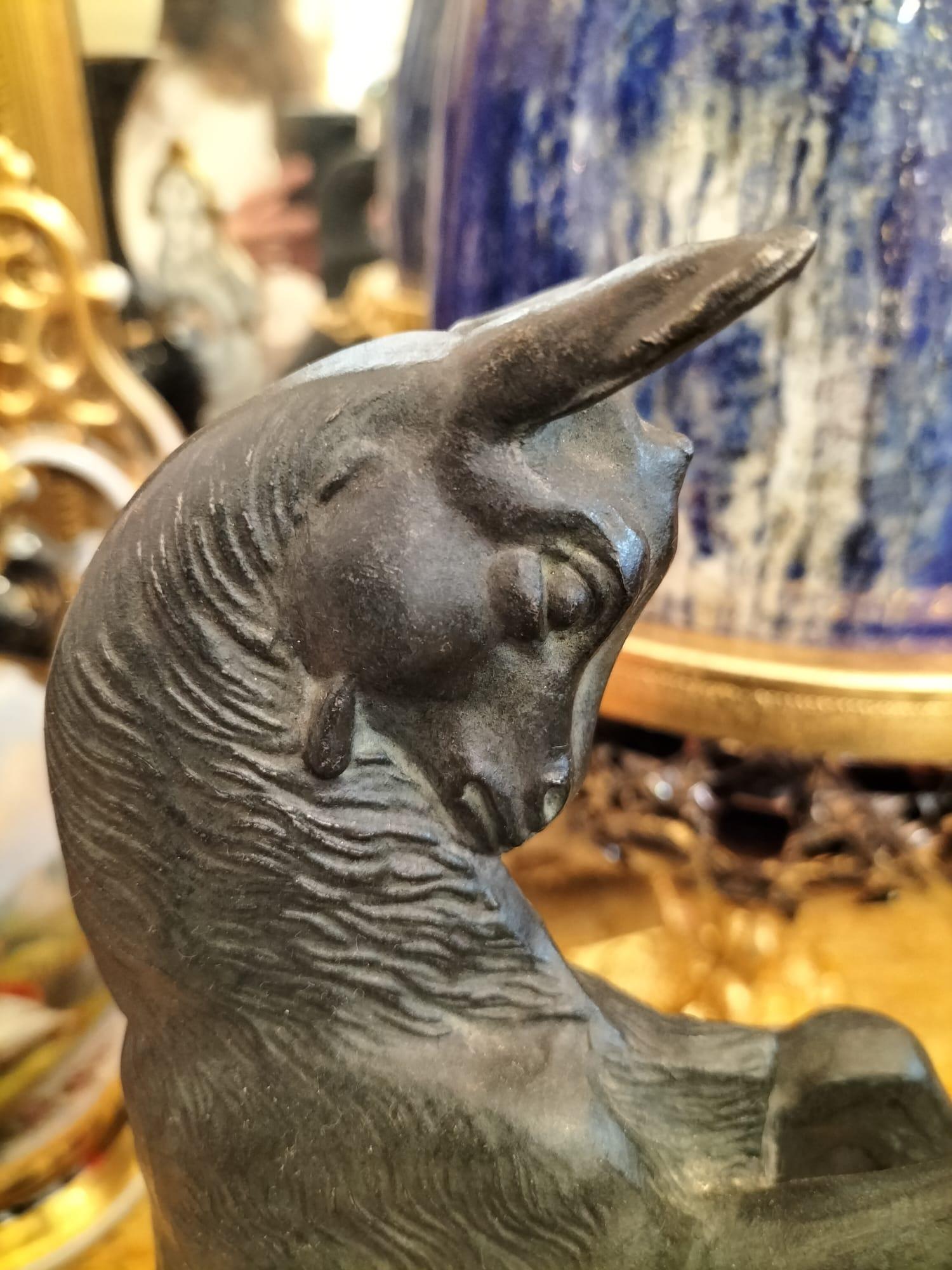 Escultura animal dinámica de cabras en bronce, siglo XX en venta 8