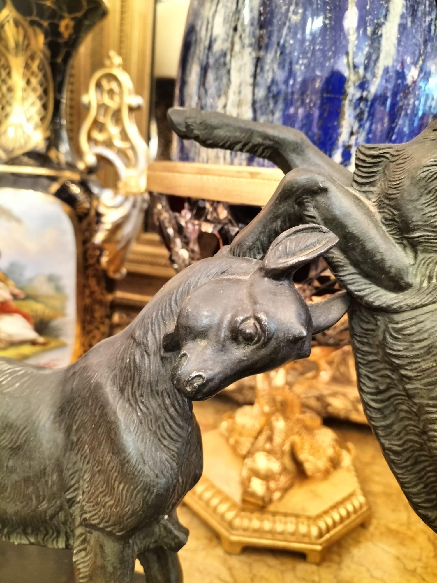 Escultura animal dinámica de cabras en bronce, siglo XX Francés en venta