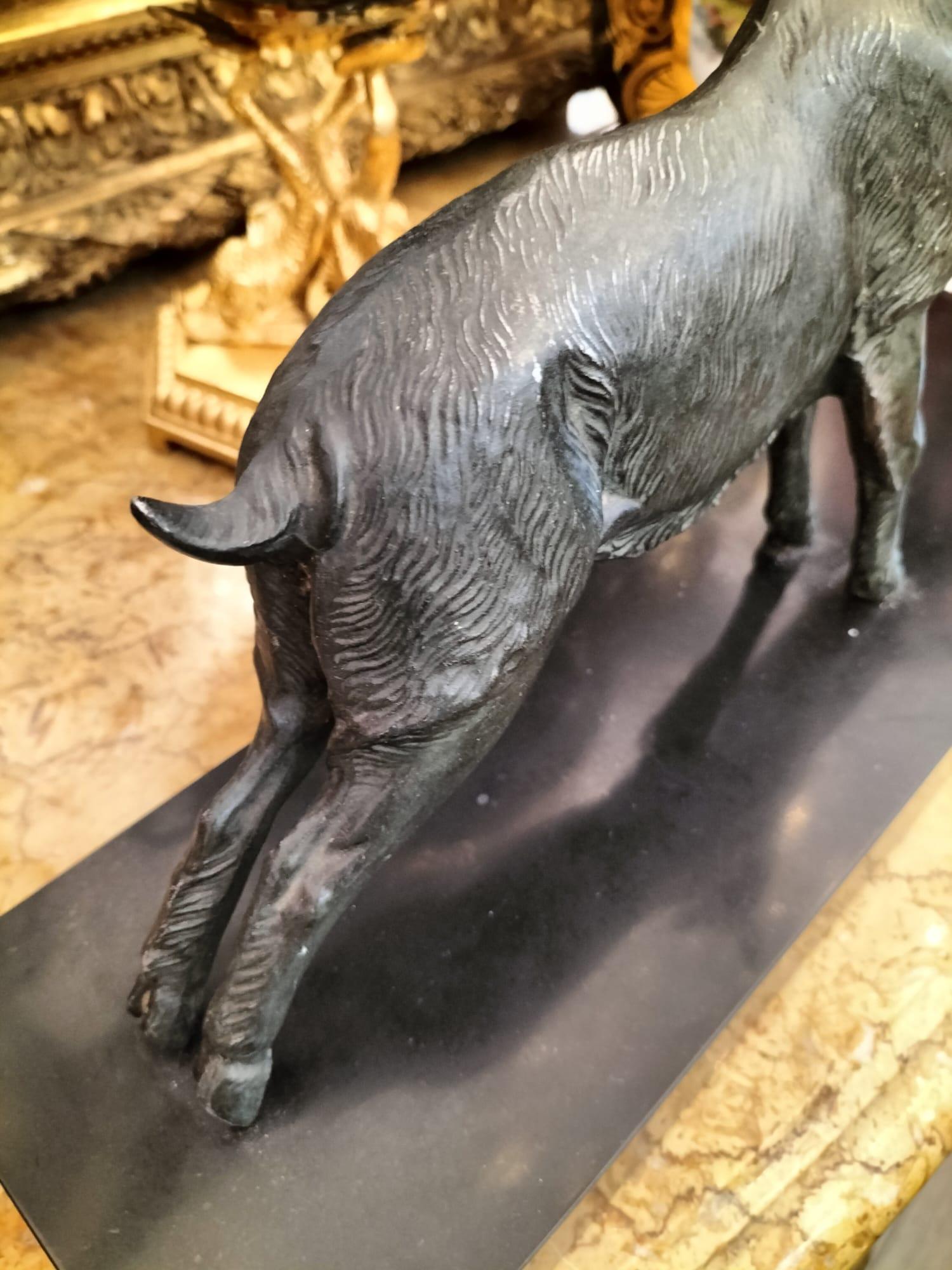 Escultura animal dinámica de cabras en bronce, siglo XX en venta 1