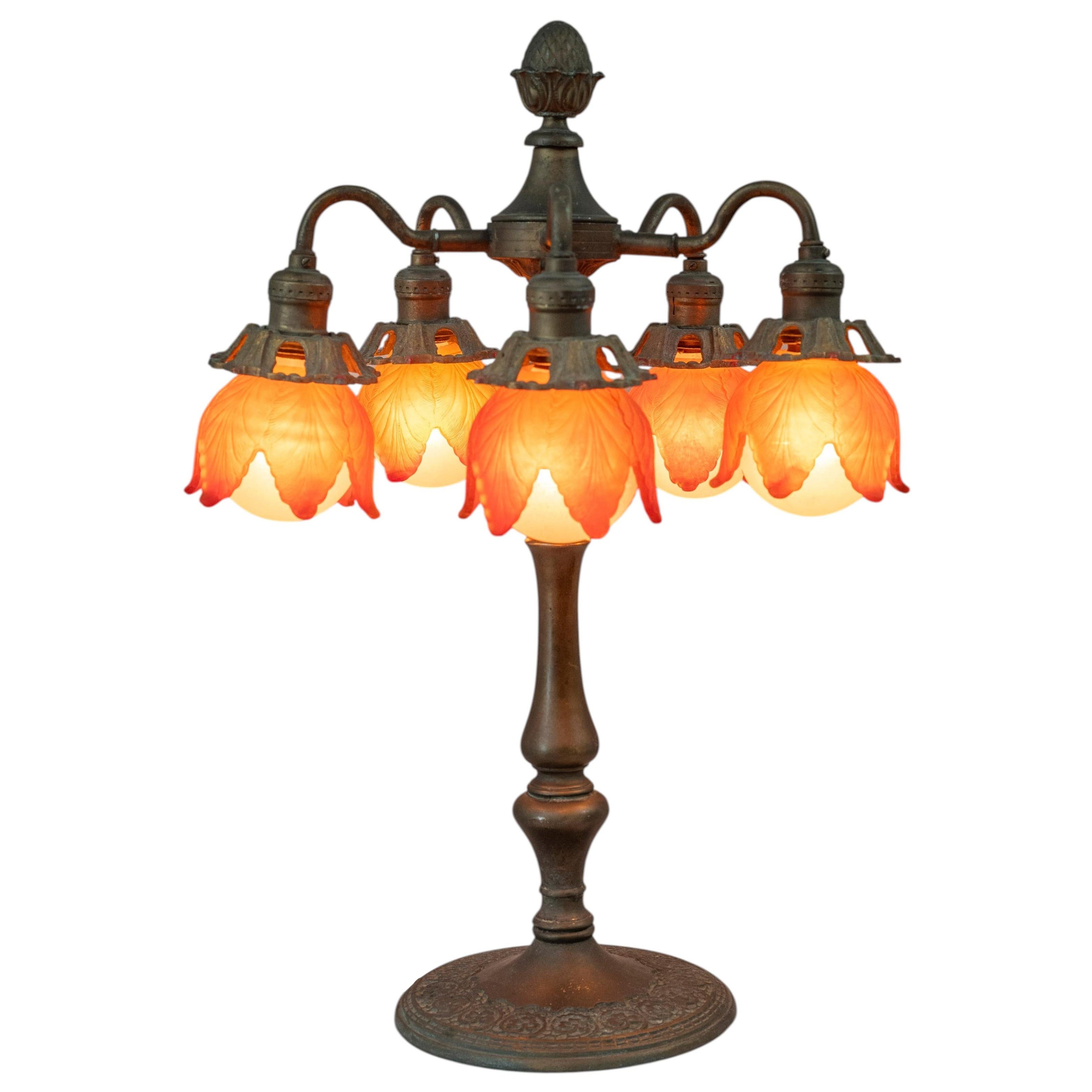 Lampe de table dynamique Bradley & Hubbard à cinq bras avec 5 abat-jours d'époque, vers 1915 en vente