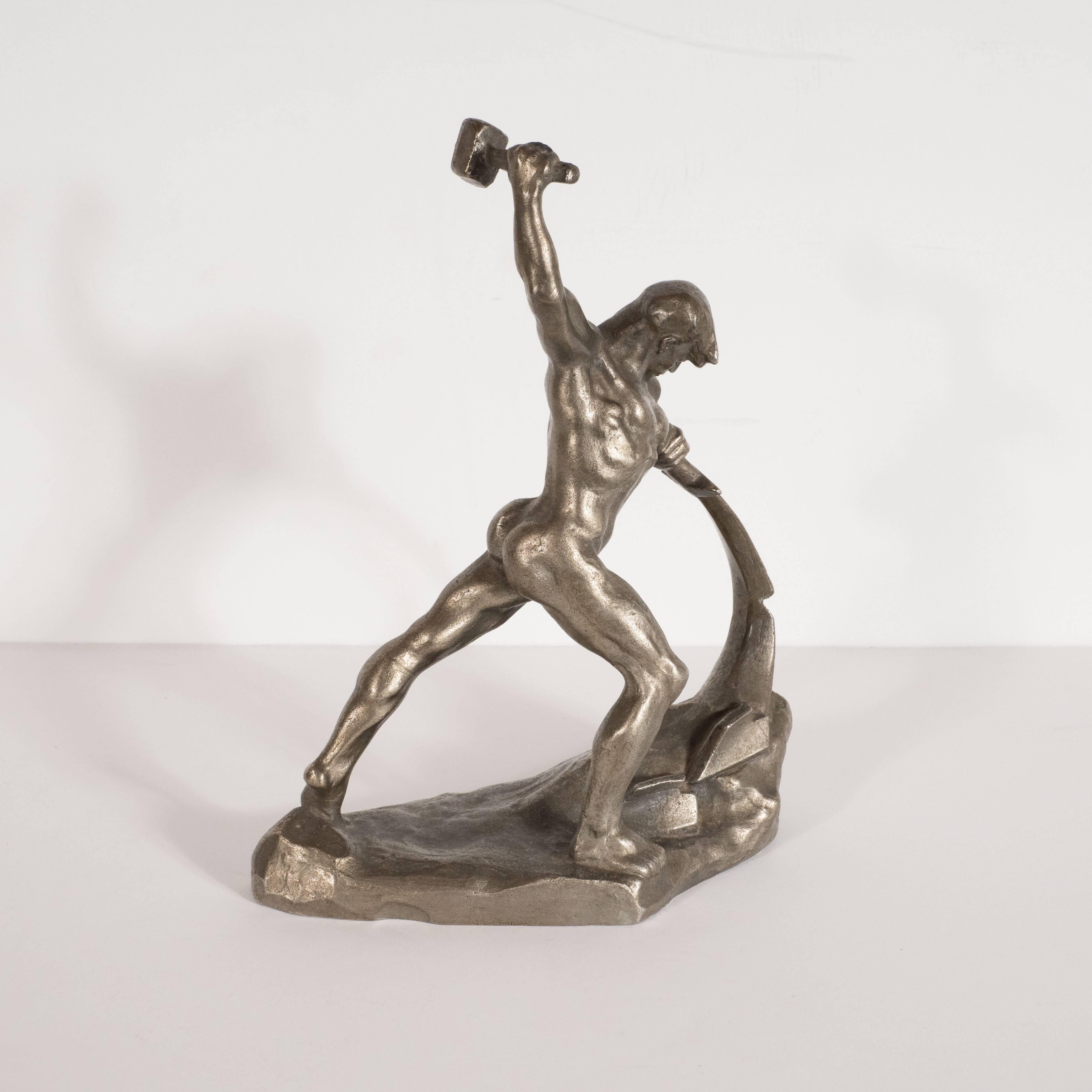 Biélorusse Sculpture masculine nue soviétique dynamique du début du 20e siècle en bronze
