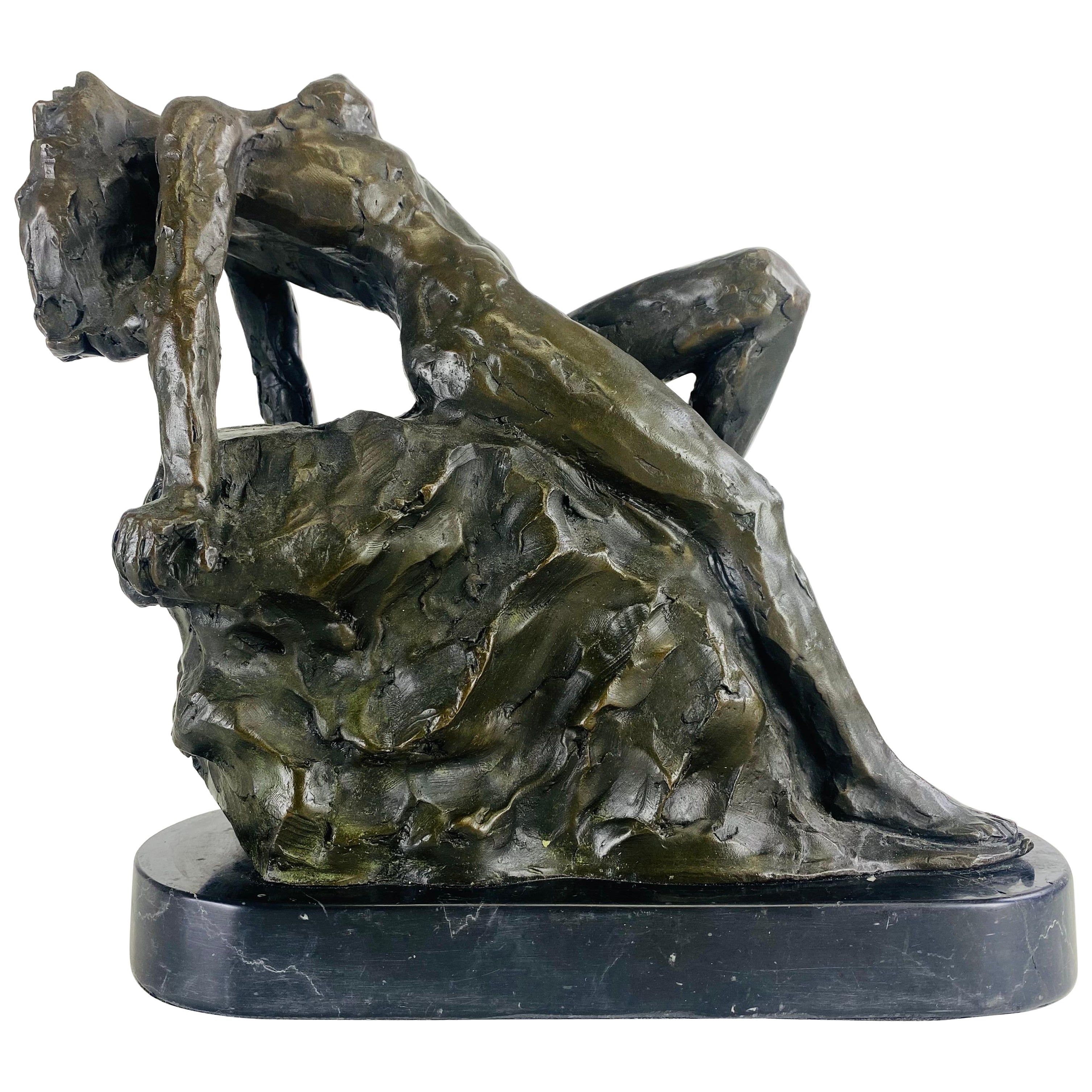 Sculpture dynamique de nu féminin d'Auguste Rodin