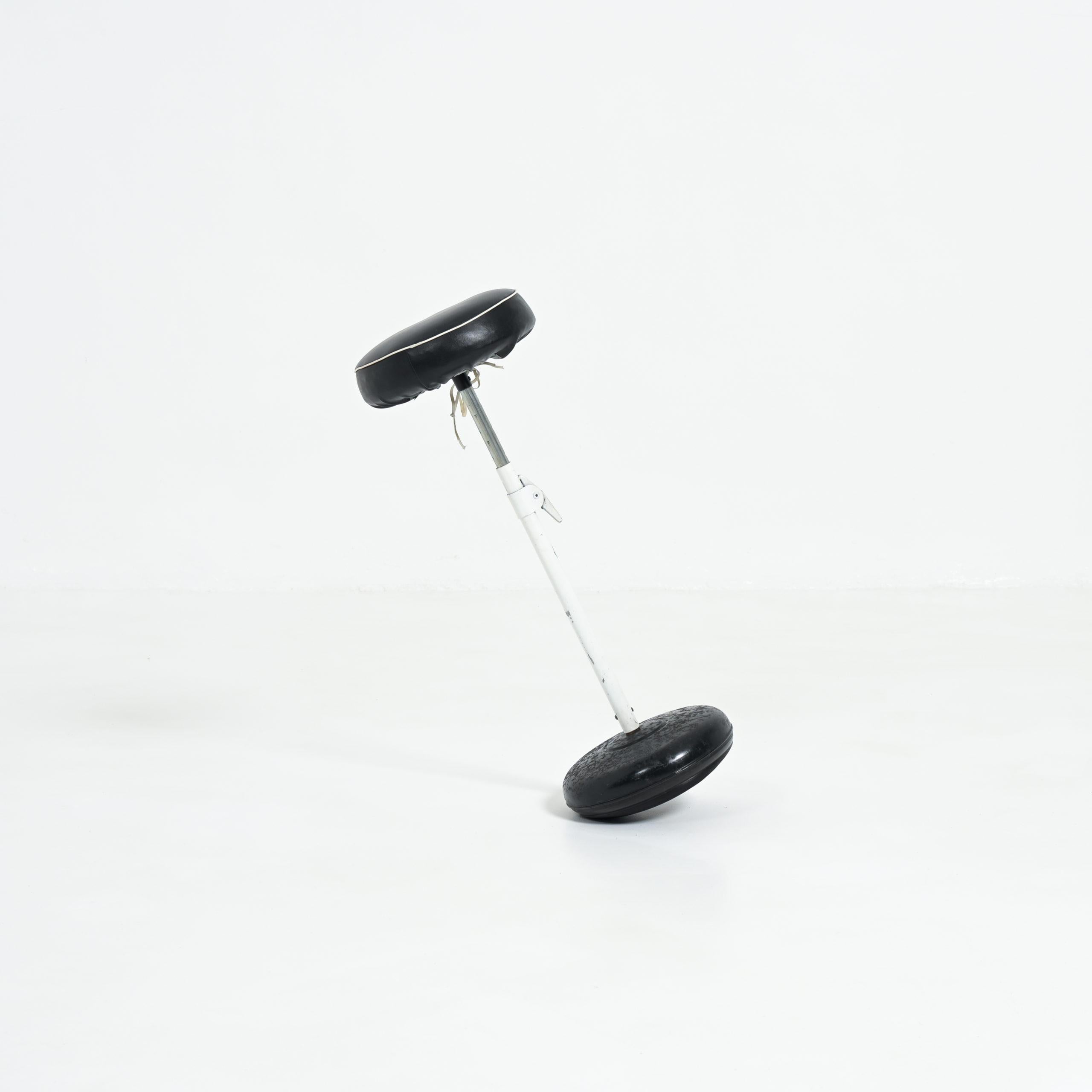 Tabouret industriel dynamique en vente 3