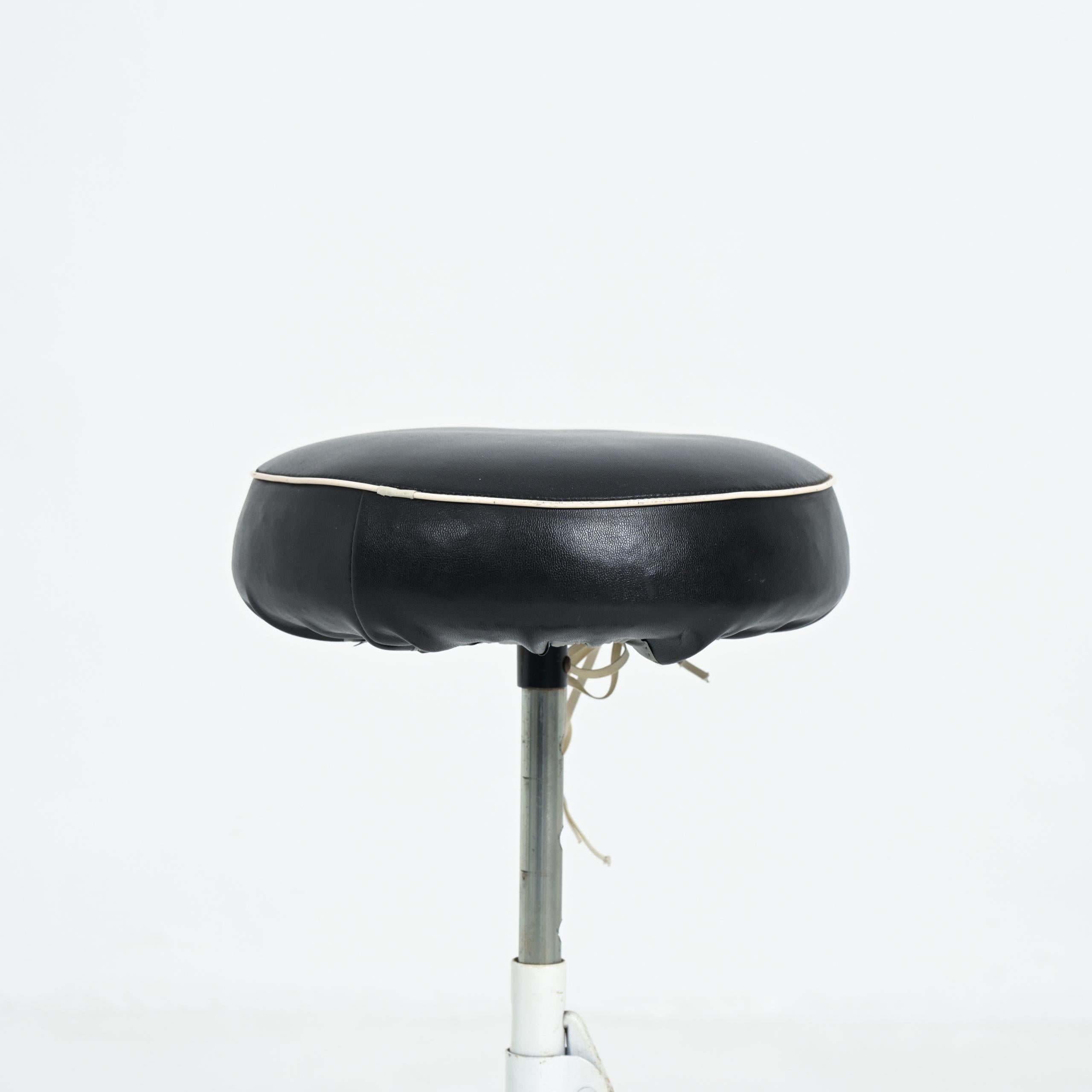 Tabouret industriel dynamique en vente 5