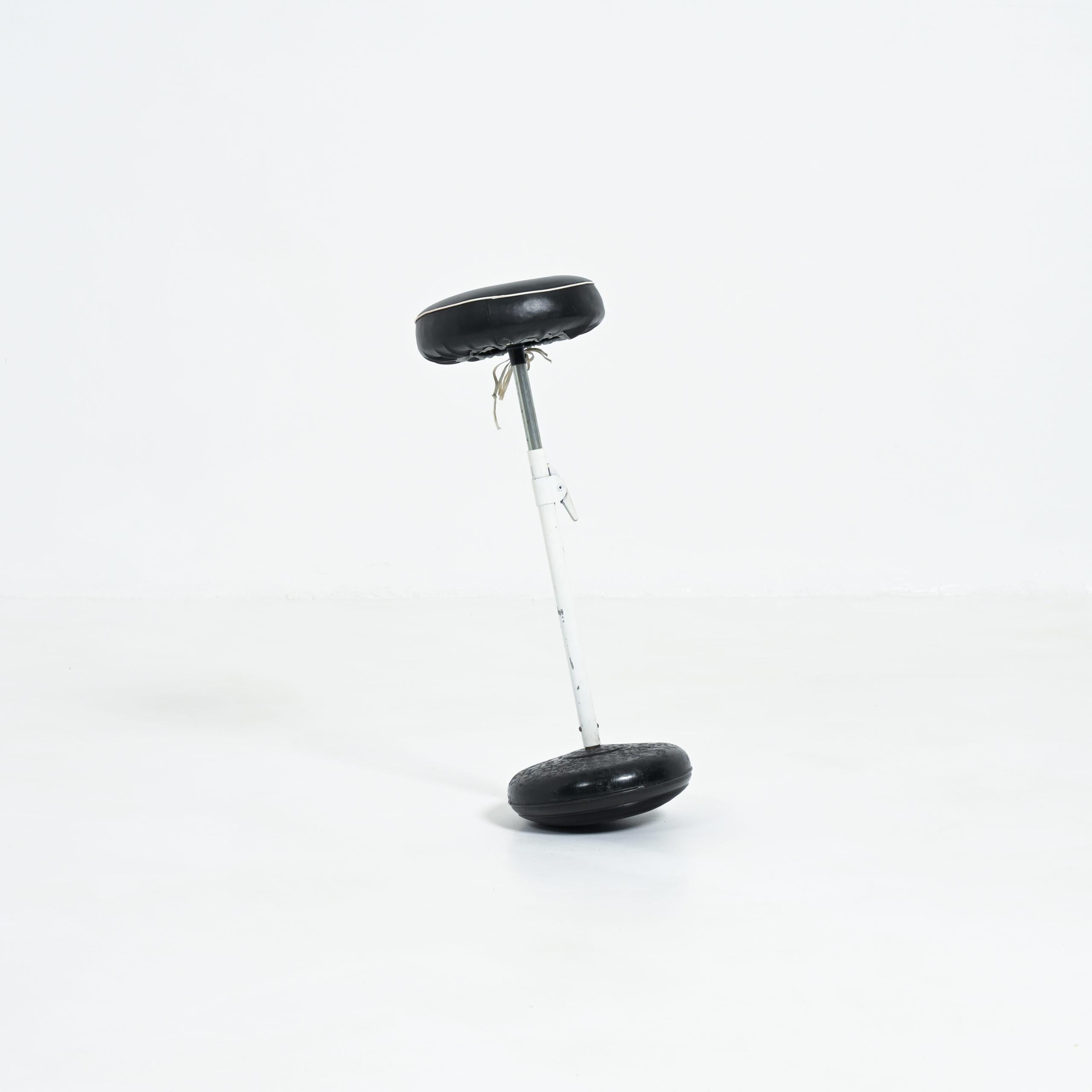 Tabouret industriel dynamique Bon état - En vente à Vlimmeren, BE
