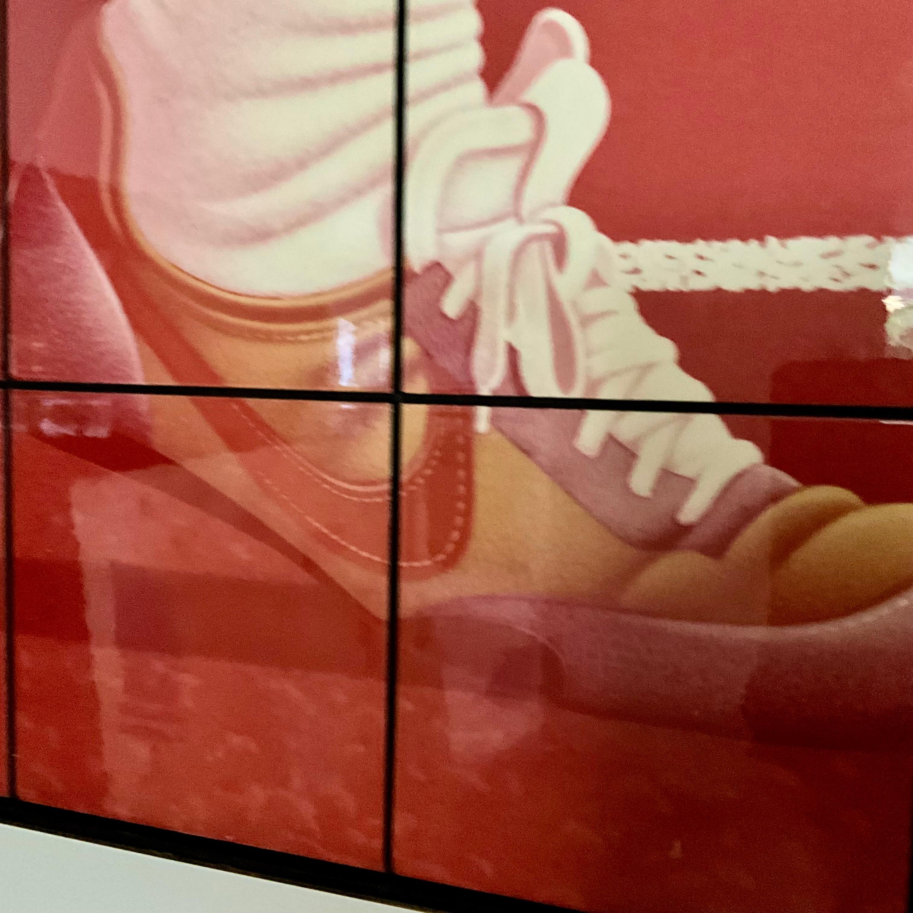 
Movimiento Dinámico: Composite Tile Art de Robert Giusti (1977)
 Pieza artística de azulejos compuestos de Robert Giusti, realizada en 1977 para la Galería Greg Copeland. Esta obra de arte capta la esencia del atletismo, con un primer plano de unas