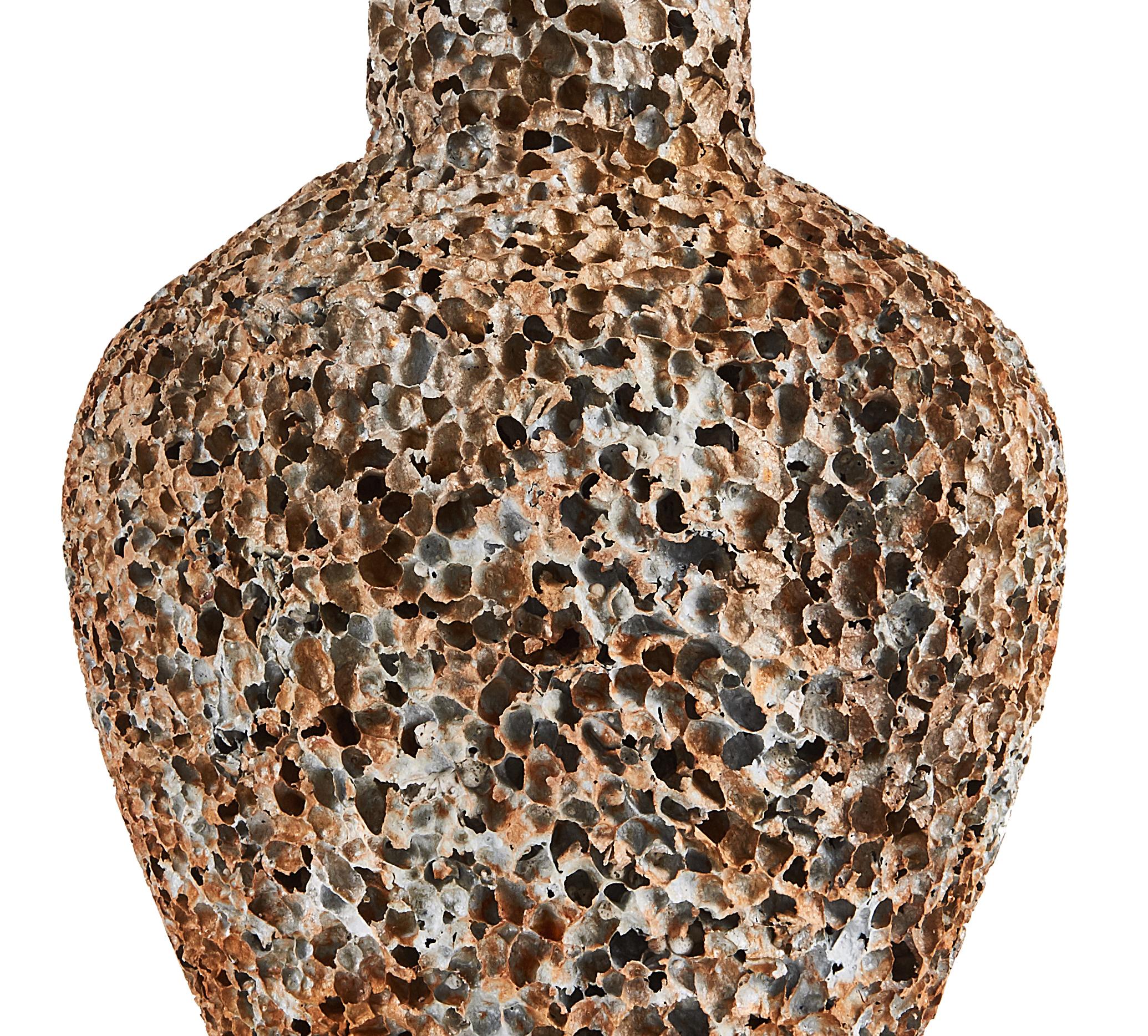 Dynastie-Vase #5, erdfarbenes Tischgefäß aus Aluminiumschaum von Michael Young (Hongkong) im Angebot
