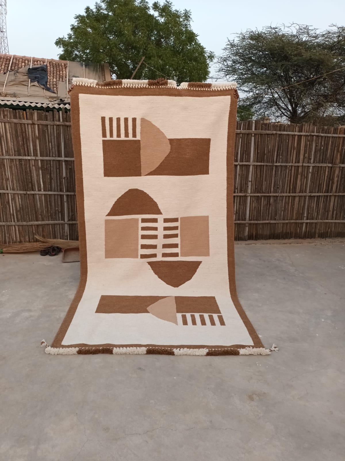 Dyoon Handgewebter Teppich in natürlichen Farbtönen aus reiner Wolle im Angebot 8