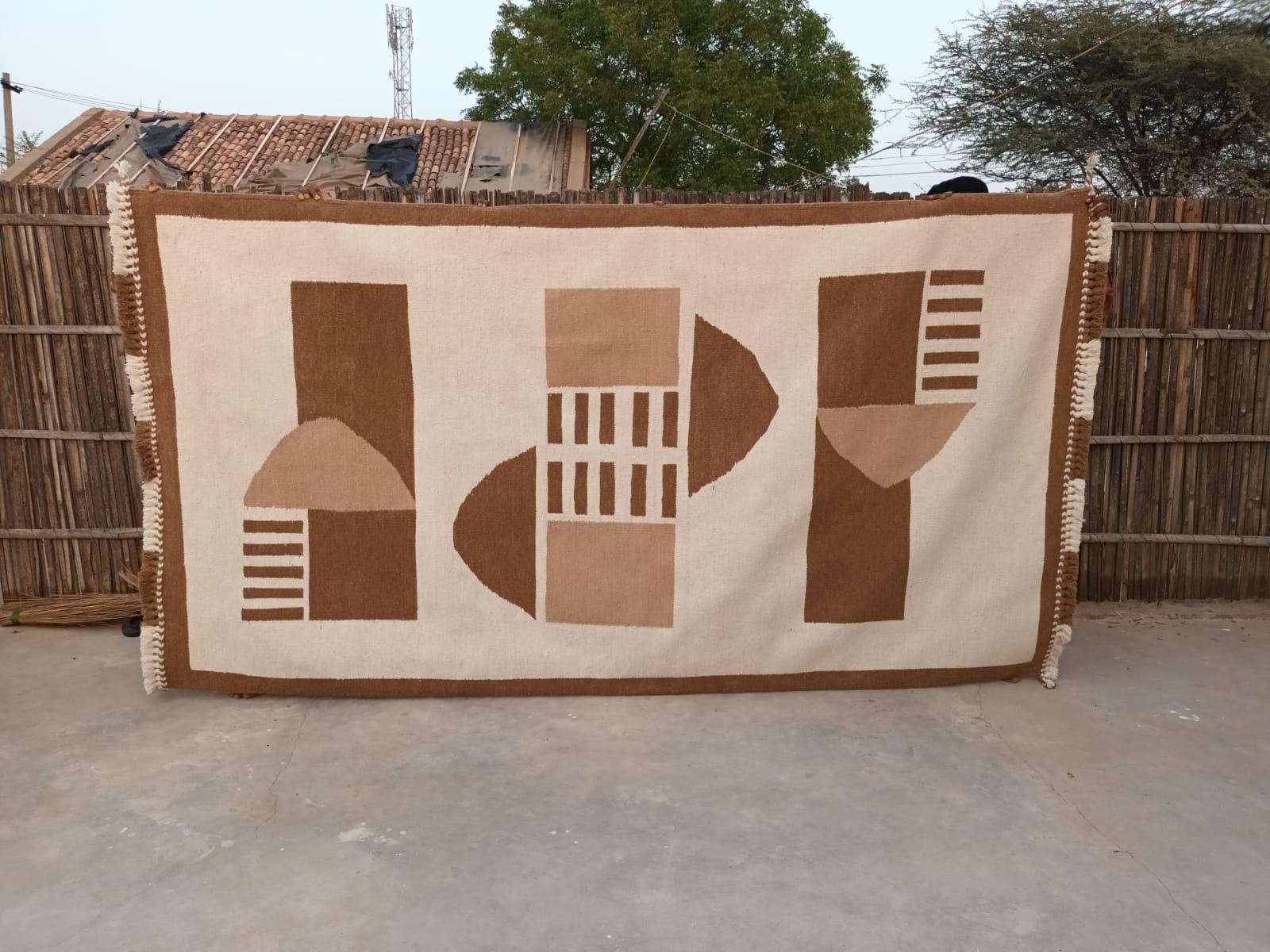 Dyoon Handgewebter Teppich in natürlichen Farbtönen aus reiner Wolle im Angebot 9