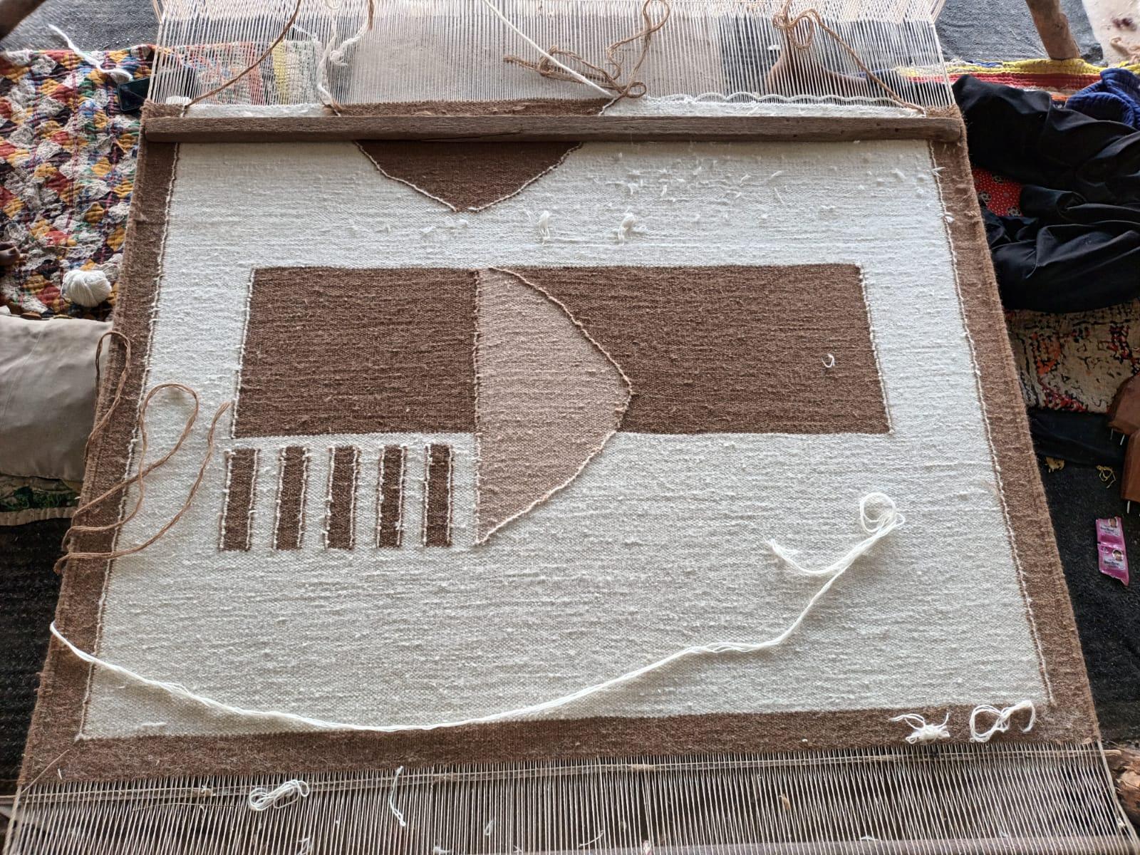 Dyoon Handgewebter Teppich in natürlichen Farbtönen aus reiner Wolle im Angebot 10