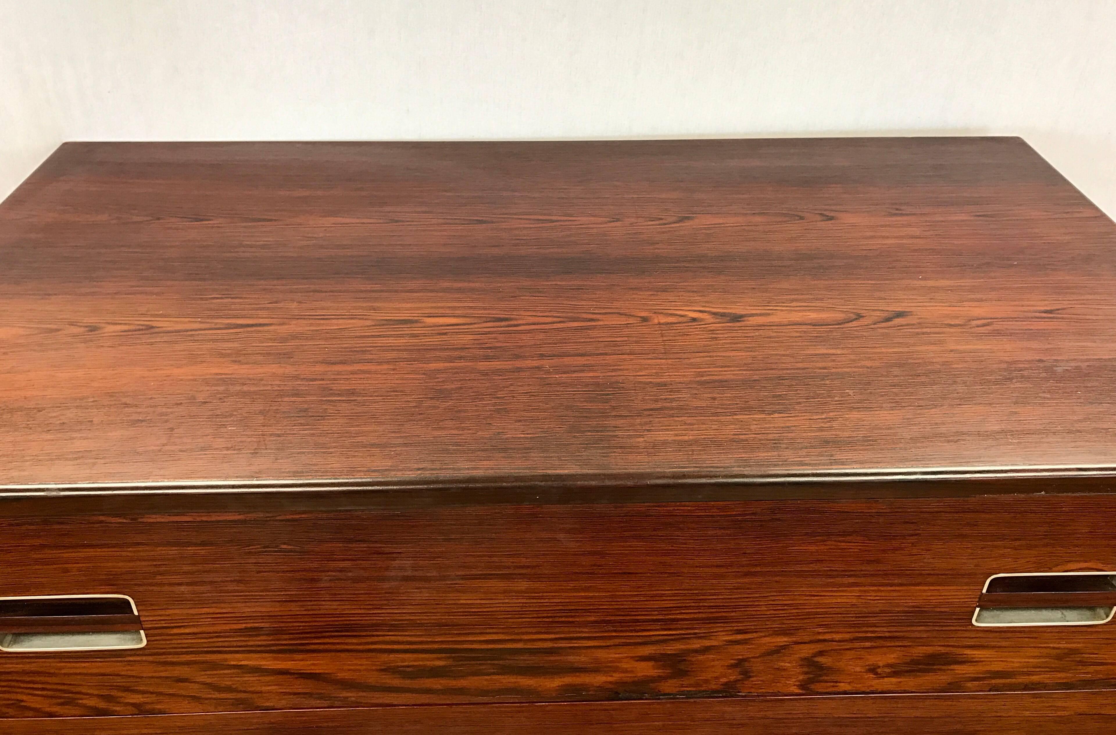 Dyrlund Danish Mid-Century Modern Rosewood Tall Chest Dresser In Excellent Condition In West Hartford, CT