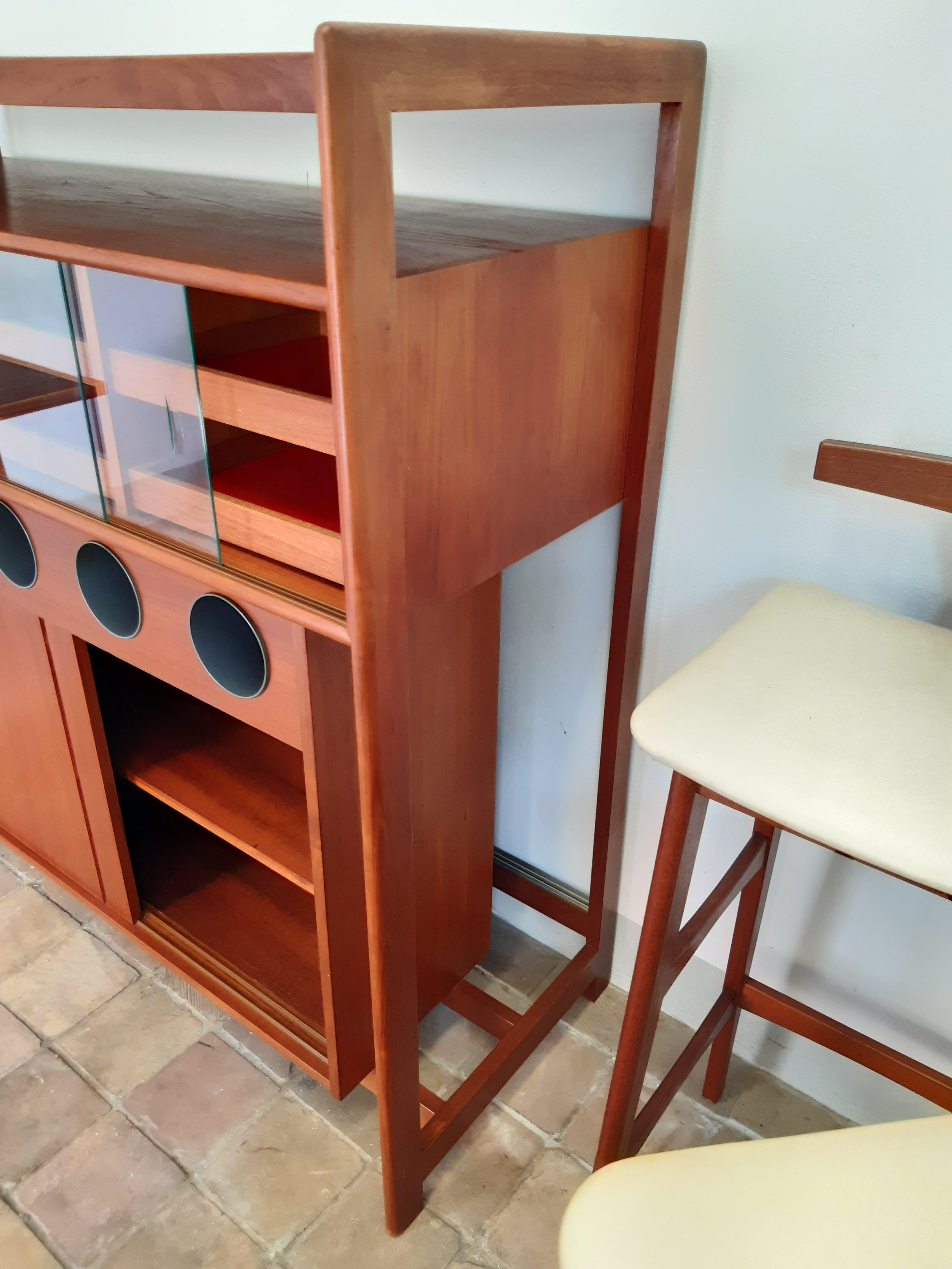 Bar moderno danese Dyrlund di Knud Bent + 4 sgabelli da bar - TEAK anni 60 in vendita 2