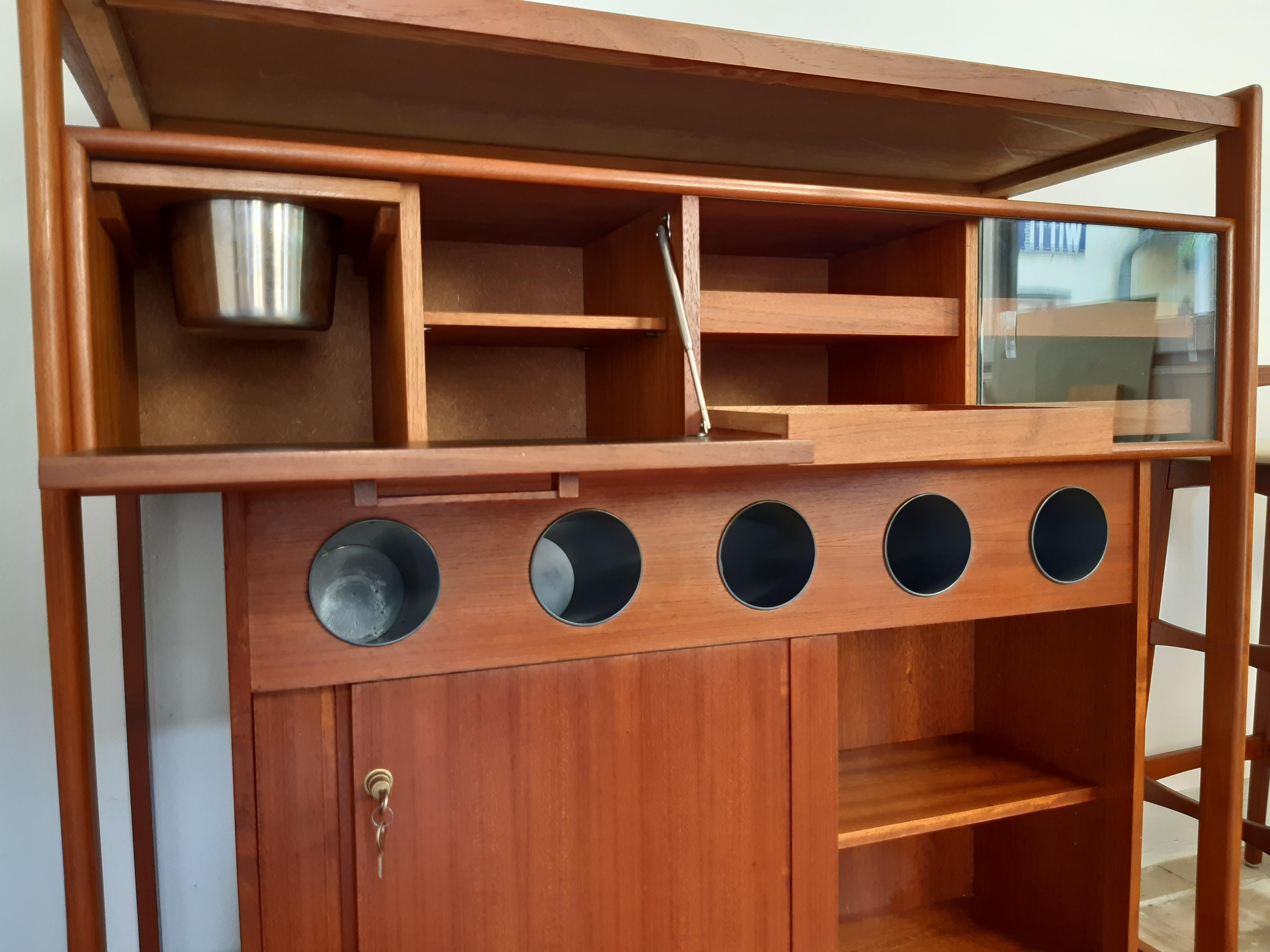 Danese Bar moderno danese Dyrlund di Knud Bent + 4 sgabelli da bar - TEAK anni 60 in vendita