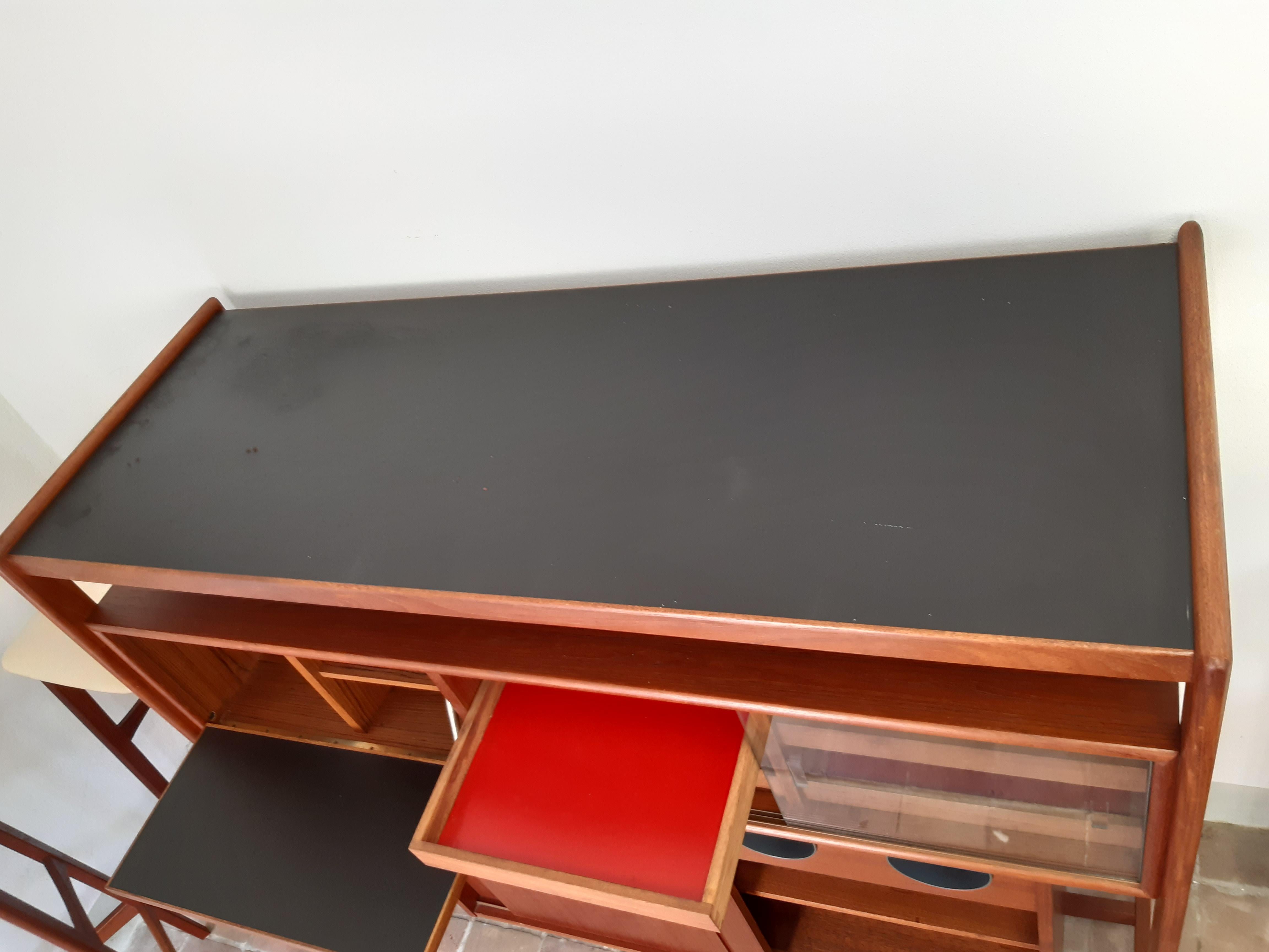 Metà XX secolo Bar moderno danese Dyrlund di Knud Bent + 4 sgabelli da bar - TEAK anni 60 in vendita