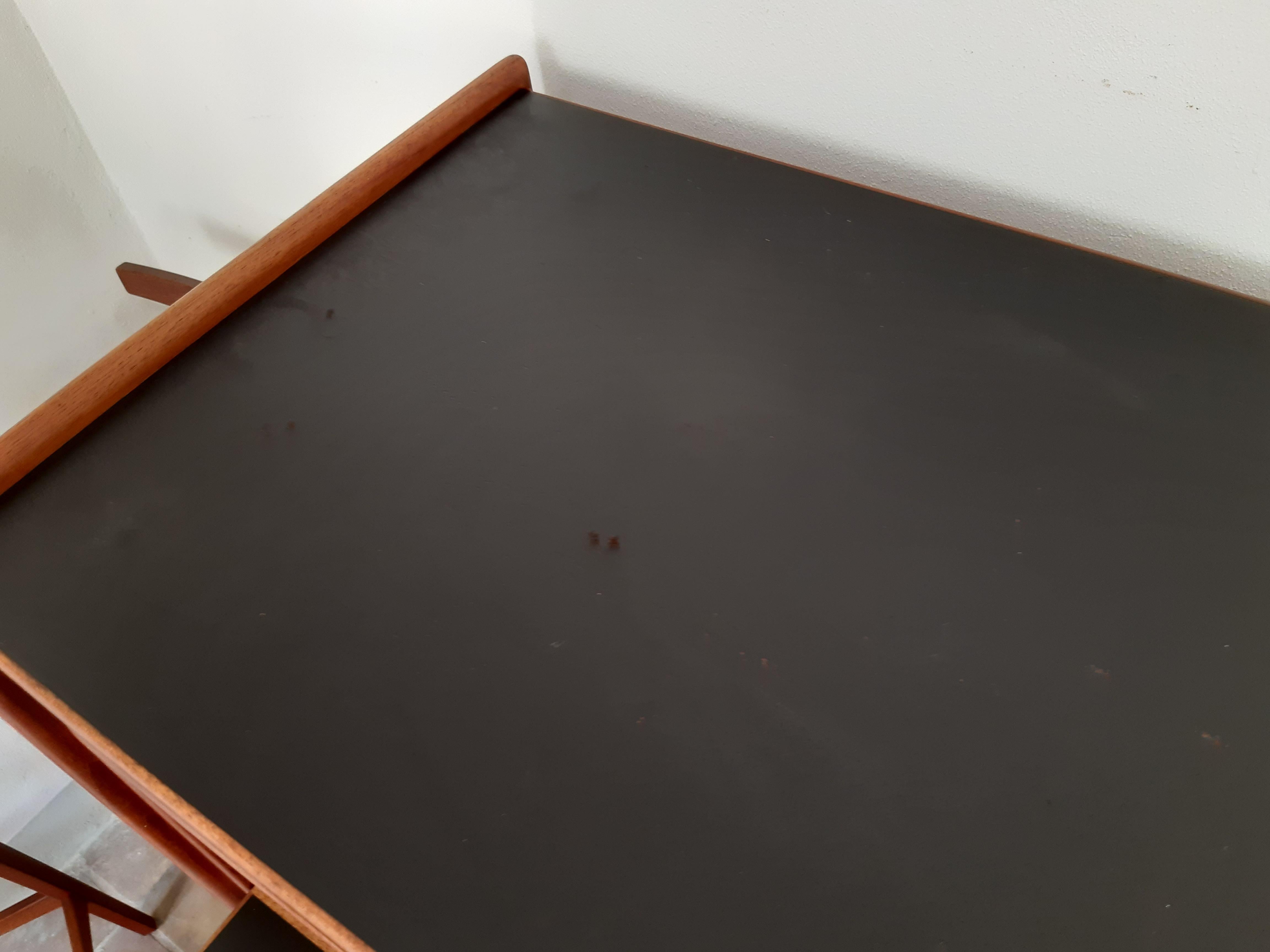 Teak Bar moderno danese Dyrlund di Knud Bent + 4 sgabelli da bar - TEAK anni 60 in vendita