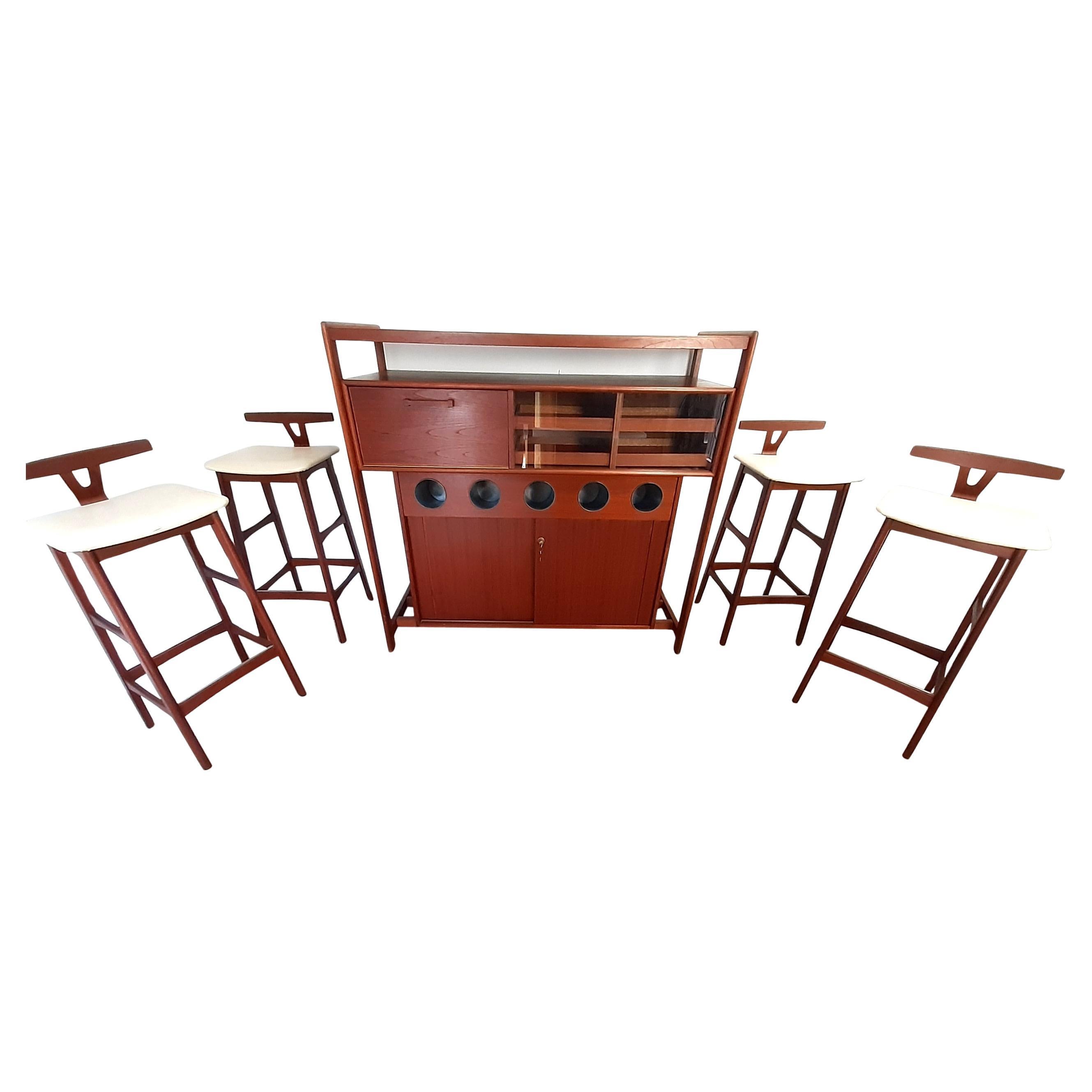 Bar moderno danese Dyrlund di Knud Bent + 4 sgabelli da bar - TEAK anni 60 in vendita
