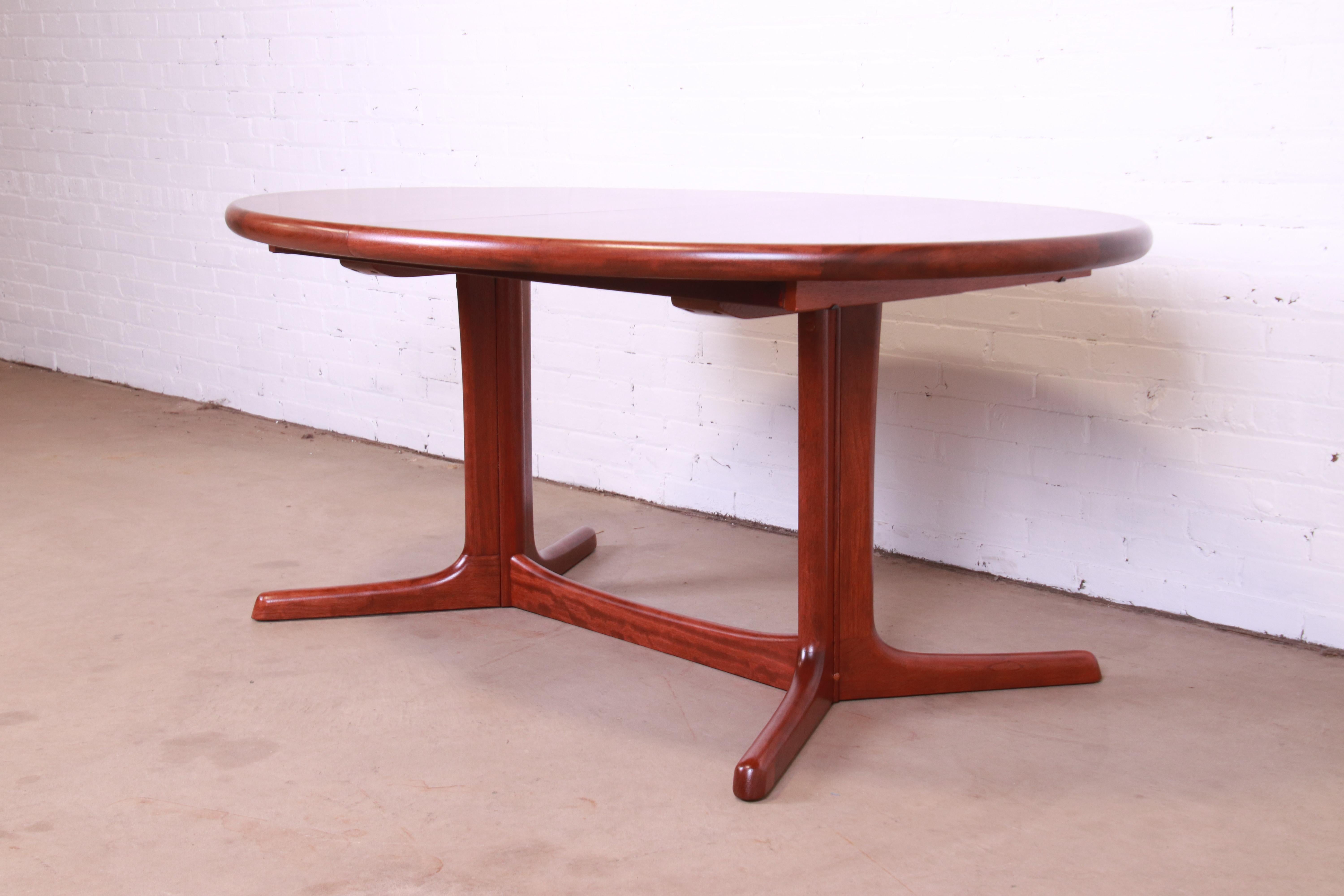 Dyrlund Danish Modern Rosewood Pedestal Extension Dining Table, Newly Refinished 7