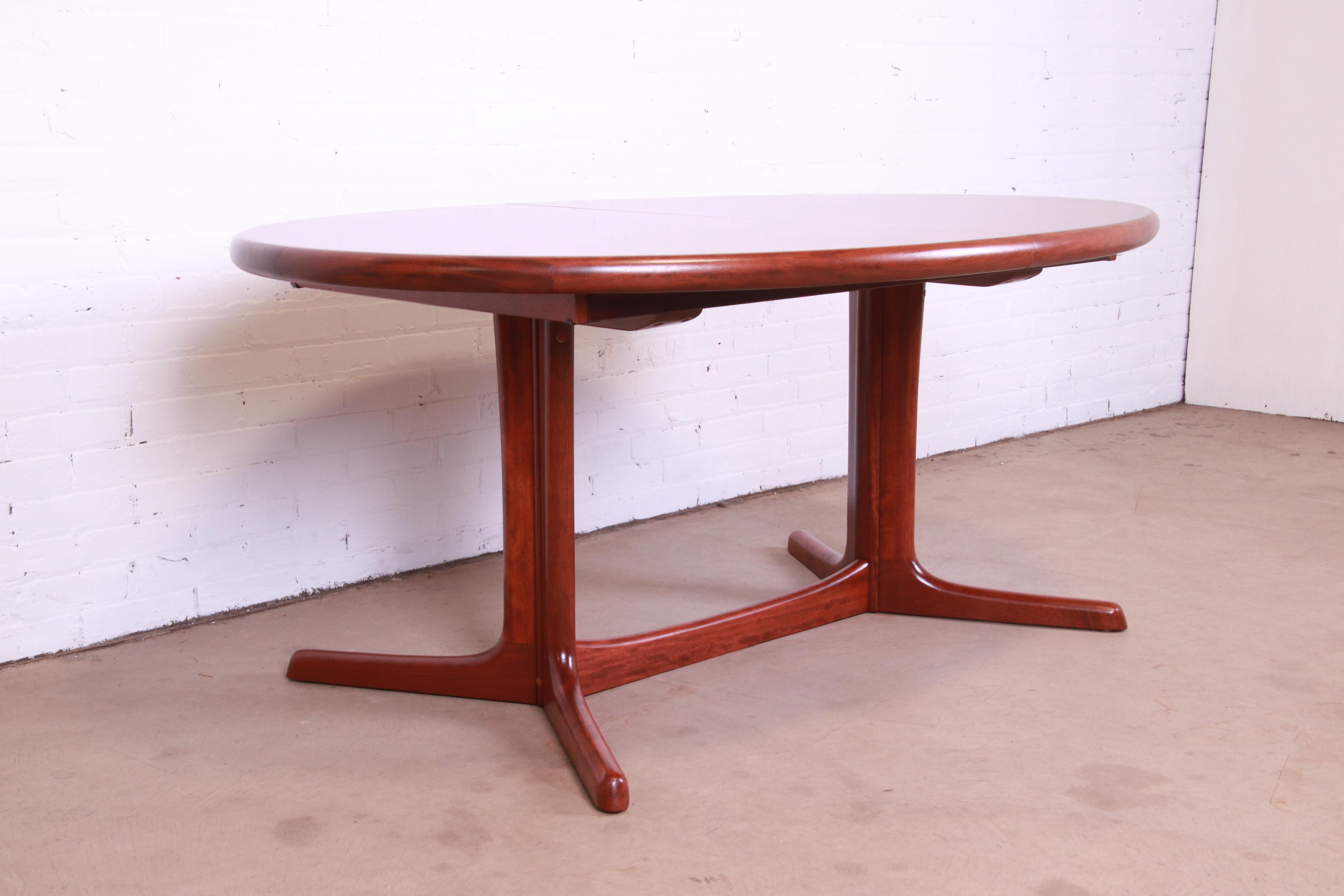 Dyrlund Danish Modern Rosewood Pedestal Extension Dining Table, Newly Refinished 9