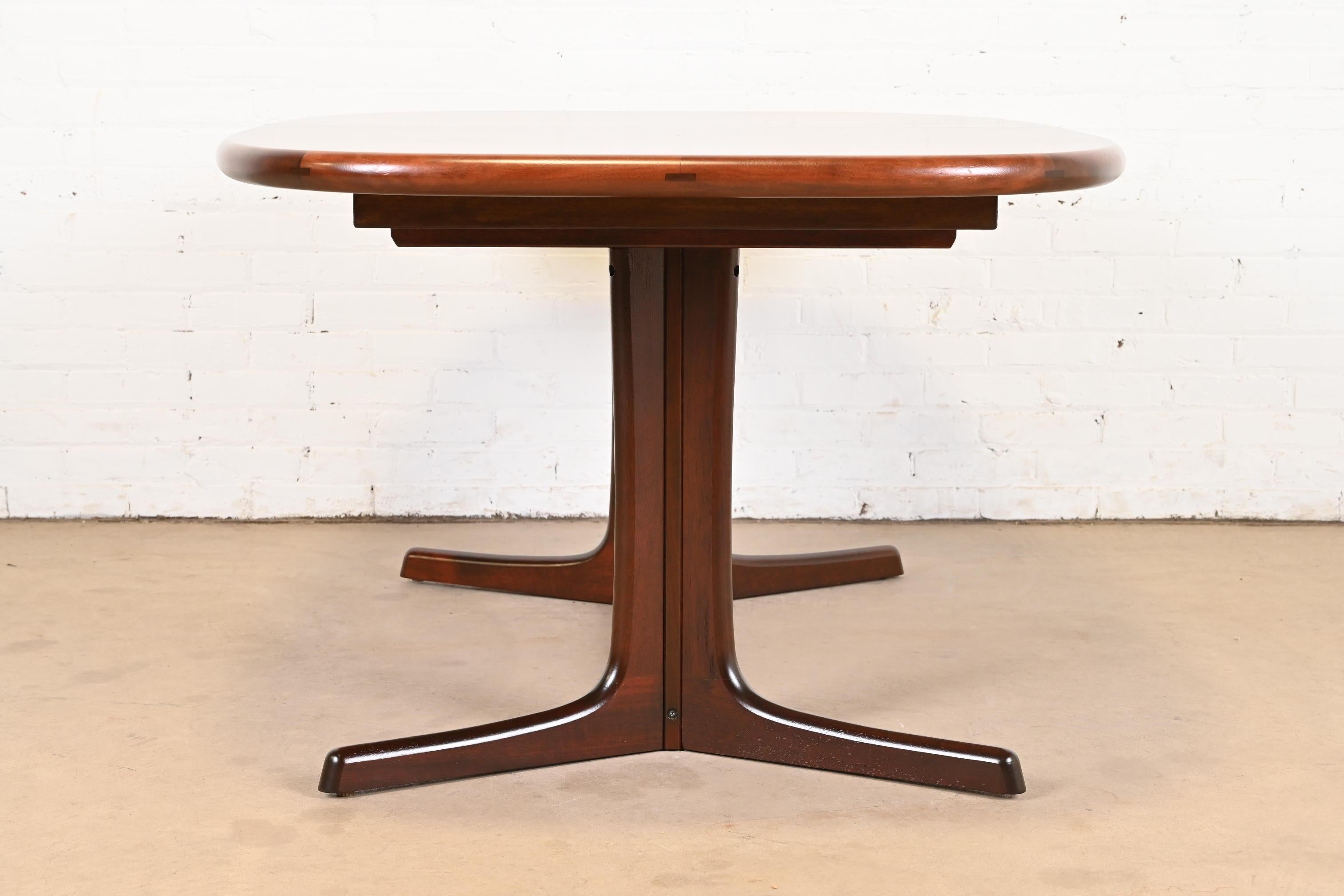 Dyrlund Danish Modern Rosewood Pedestal Extension Dining Table, Newly Refinished For Sale 10