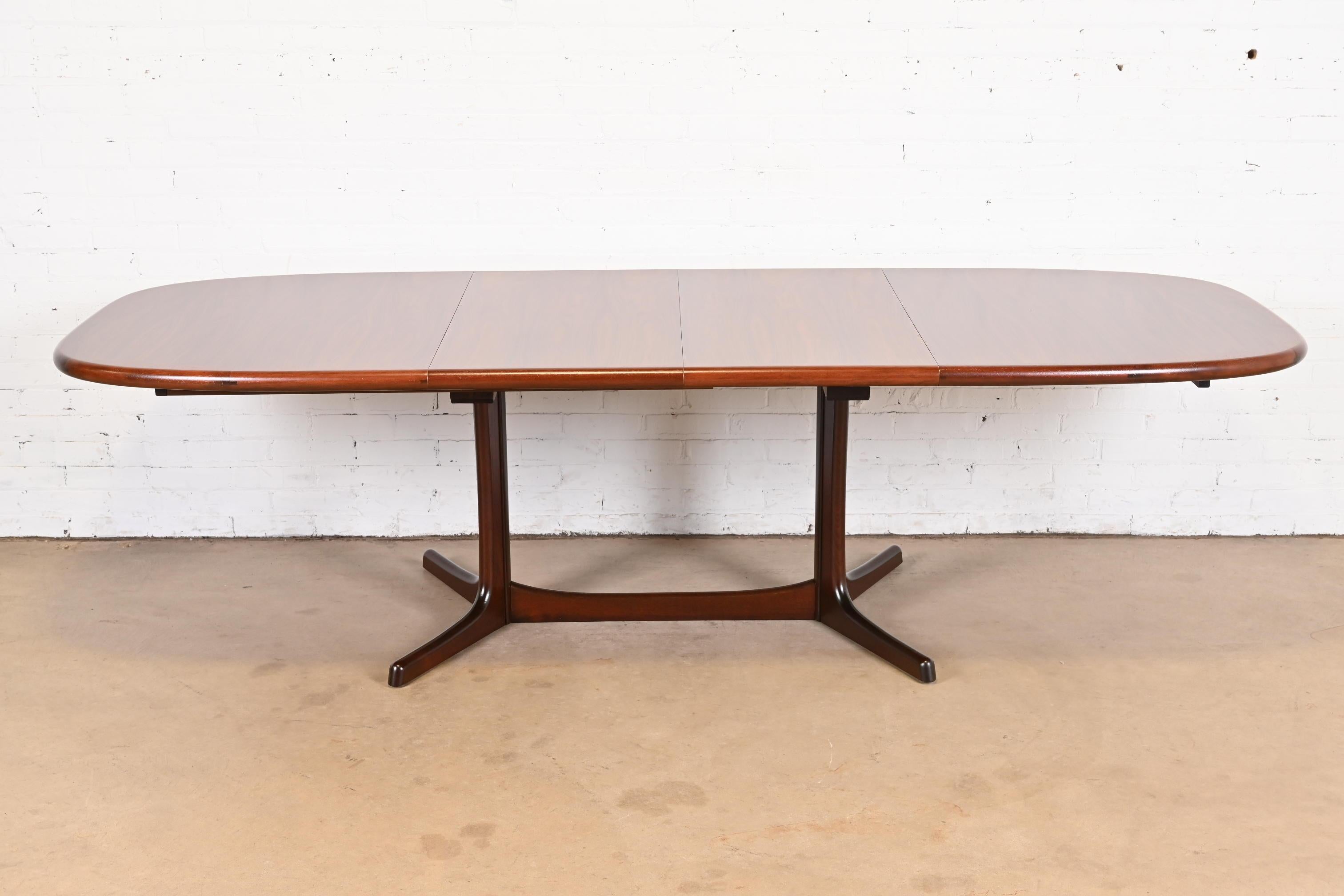 An exceptional mid-century Danish Modern pedestal extension dining table

By Dyrlund

Denmark, Circa 1960s

Stunning book-matched rosewood top, with sculpted solid rosewood pedestal.

Measures: 65.5