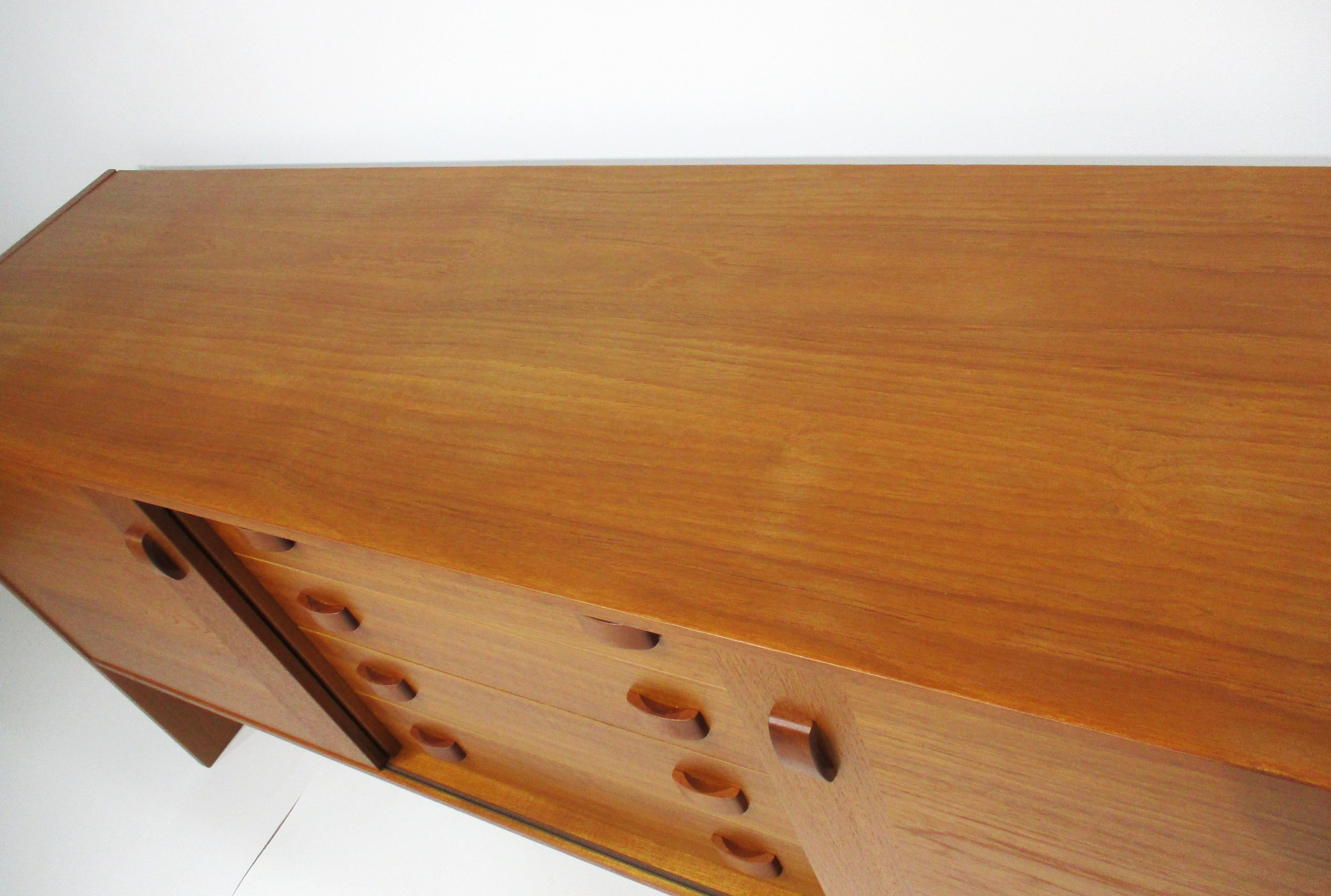 Credenza / Server in teak in stile danese Dyrlund Danimarca in vendita 3