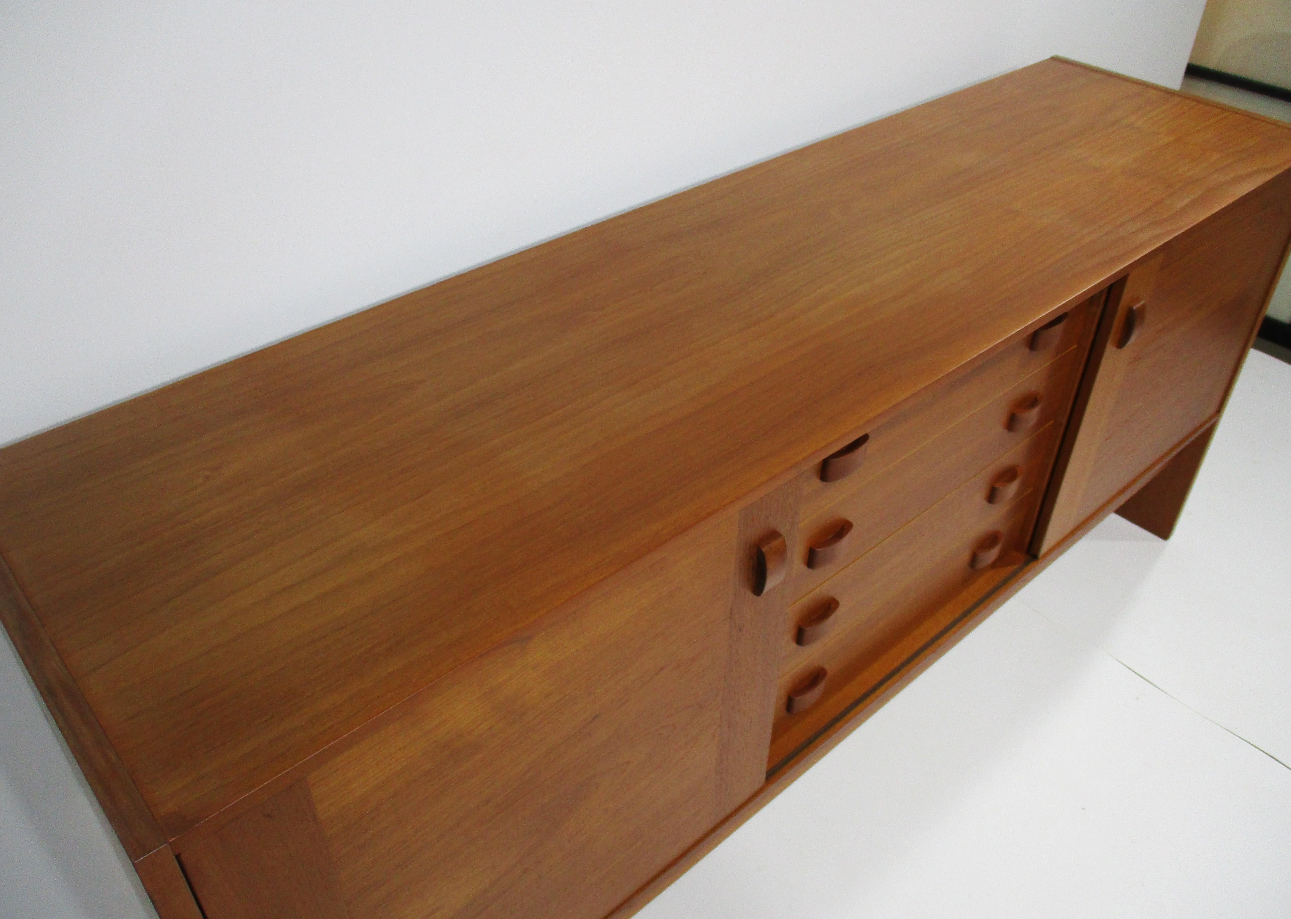 Credenza / Server in teak in stile danese Dyrlund Danimarca in vendita 4