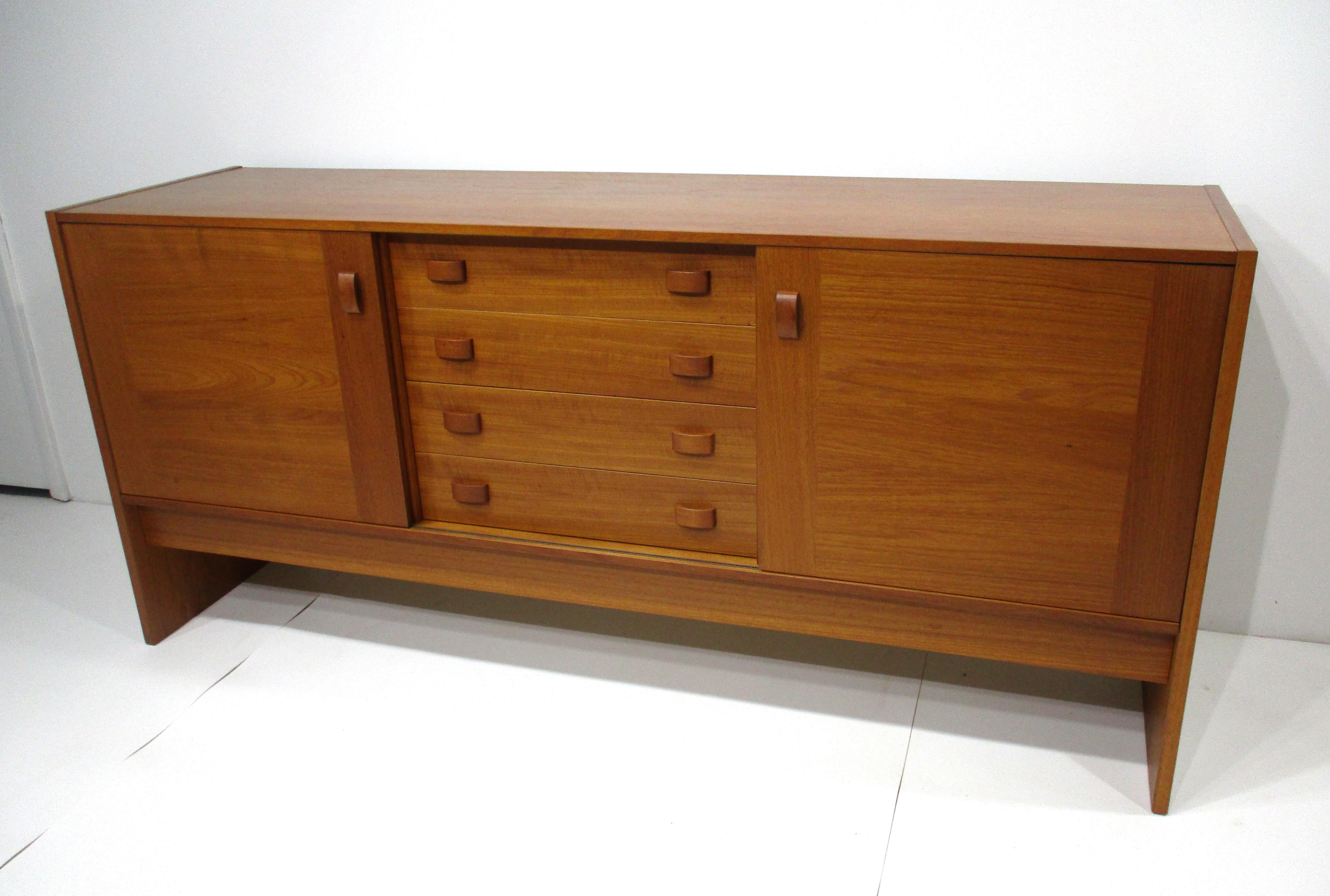 Credenza / Server in teak in stile danese Dyrlund Danimarca in vendita 5
