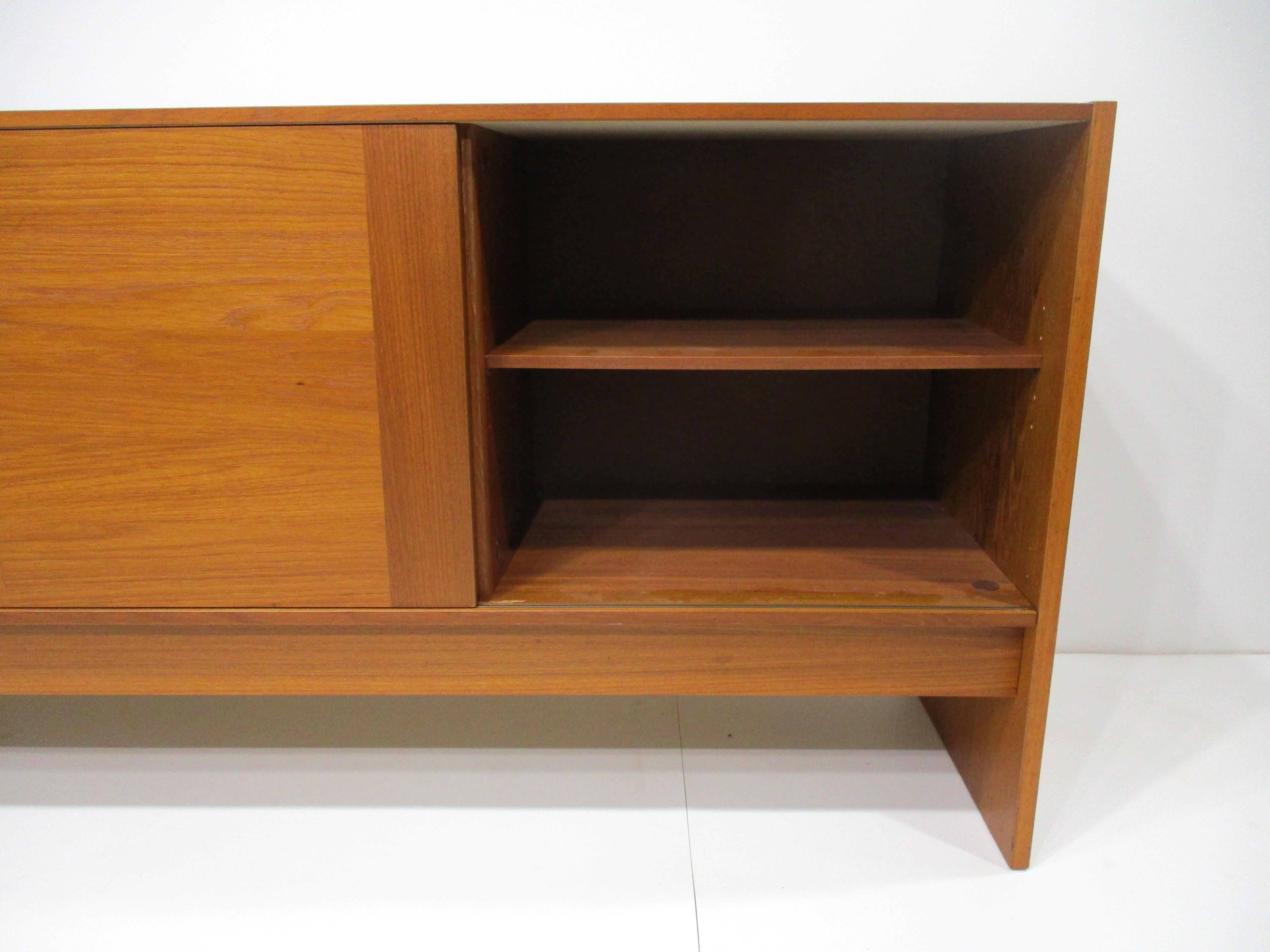 Credenza / Server in teak in stile danese Dyrlund Danimarca in vendita 2