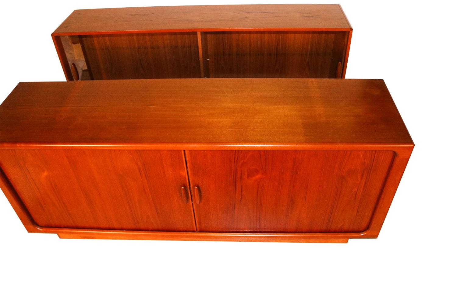 Remarkable teak wood, stunning two-piece hutch credenza by Dyrlund made in Denmark. Danish Modern Teak credenza, Media China Cabinet is beautifully embellished with bands of teak running perpendicular to the main surface. Hutch top lifts off the