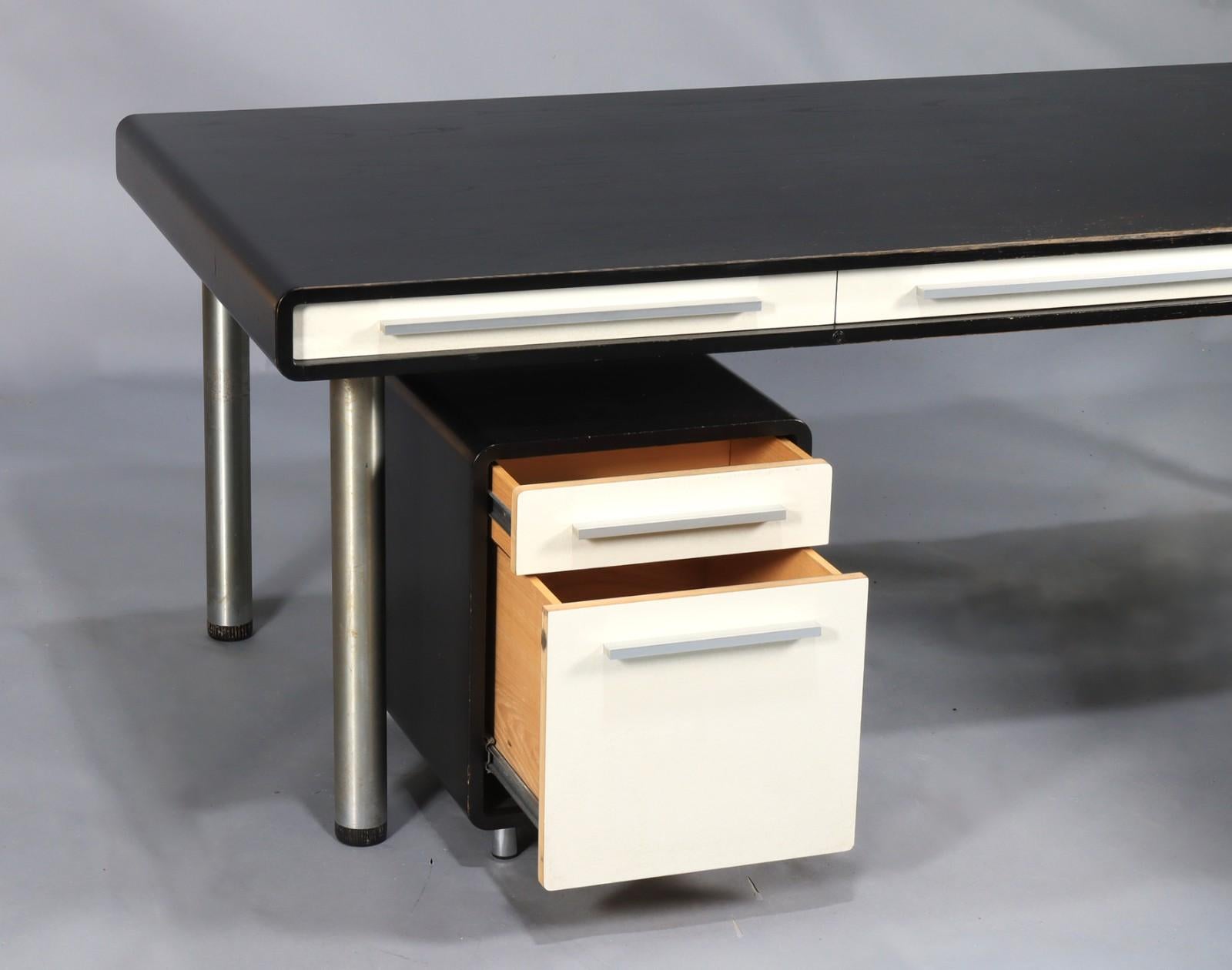 Dyrlund. Desk, model 'Space' with side table and drawer module in lacquered wood, handle and legs in steel. Desk D. 95 cm, L. 200 cm, H. 73 cm, side table H. 61 cm, W. 120 cm, D. 40 cm, drawer module H. 54 cm, W. 42 cm, D. 60 cm. Manufactured by