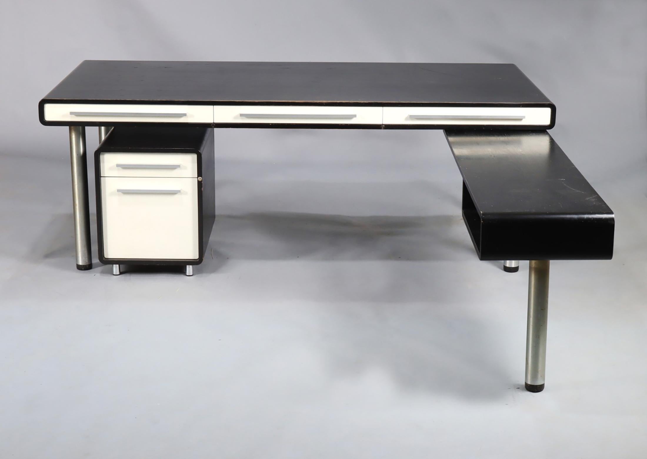 Scandinave moderne Bureau Dyrlund modèle 'Space' avec table d'appoint et module de tiroir en vente